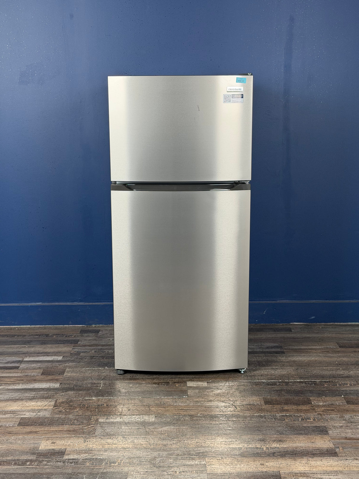 Frigidaire - 27.6 in. 14 cu. ft. Top Freezer Refrigerator in Fingerprint-Resistant Stainless Look, ENERGY STAR