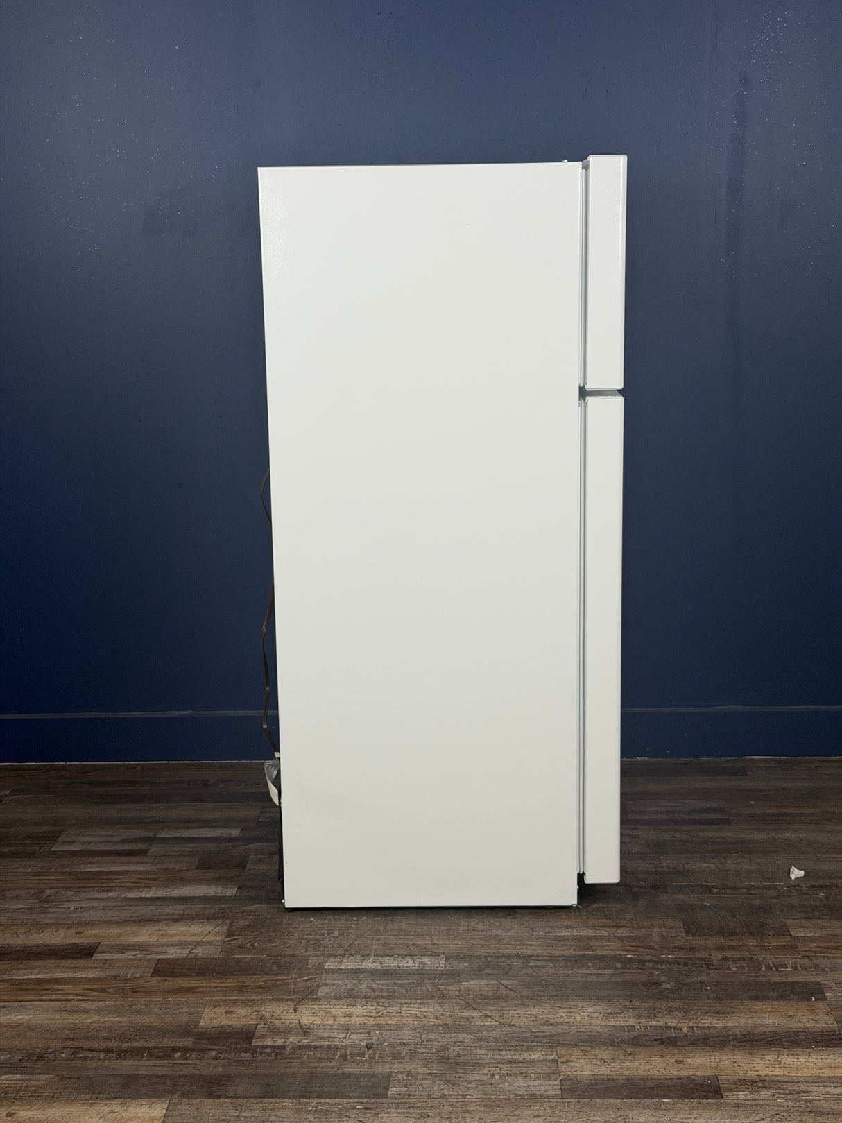 GE - 16.6 cu. ft. Top Freezer Refrigerator in White, ENERGY STAR