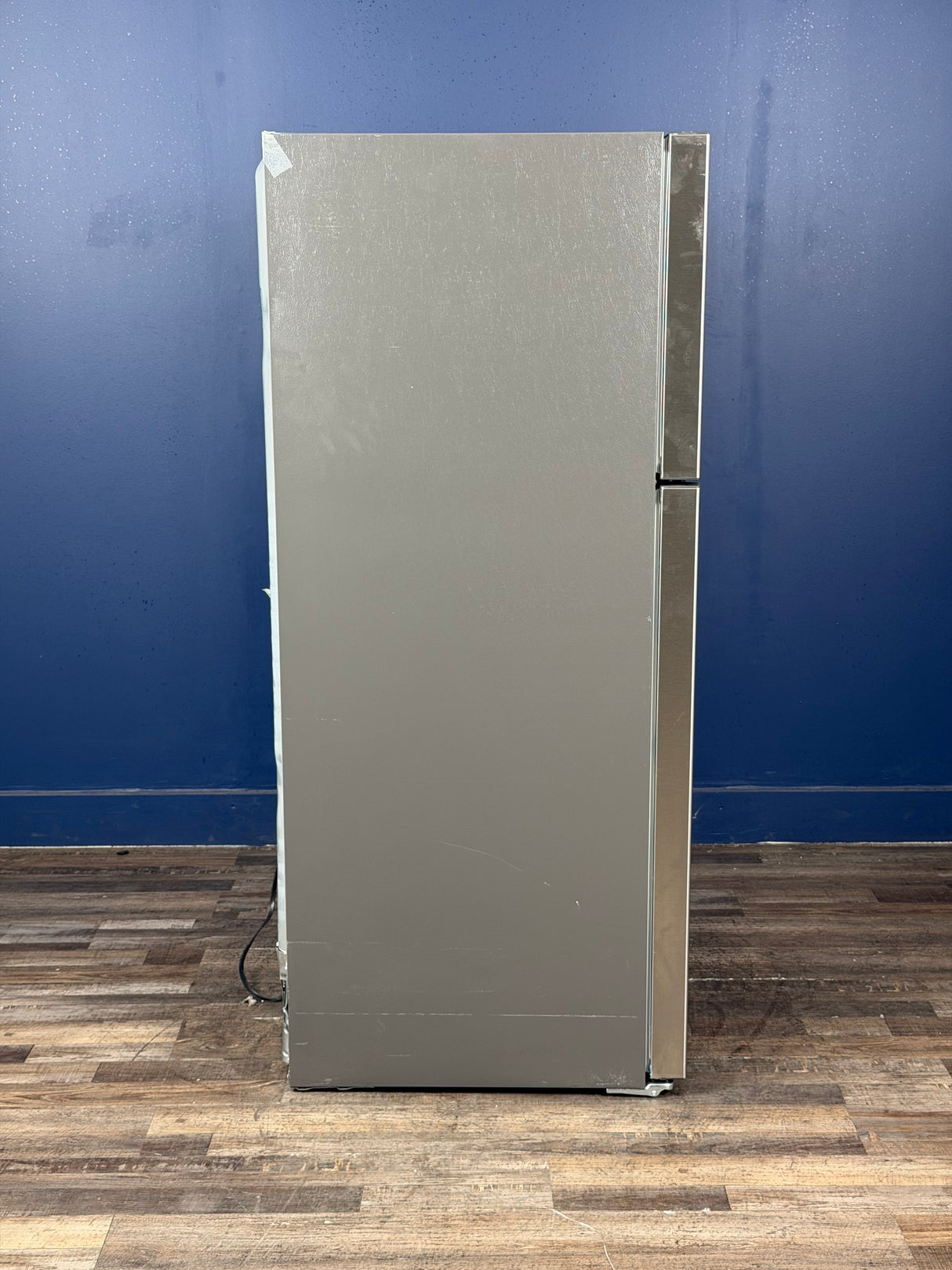 Frigidaire - 18.3 Cu. Ft. 30 inch Top Freezer Refrigerator Stainless Steel Garage Ready