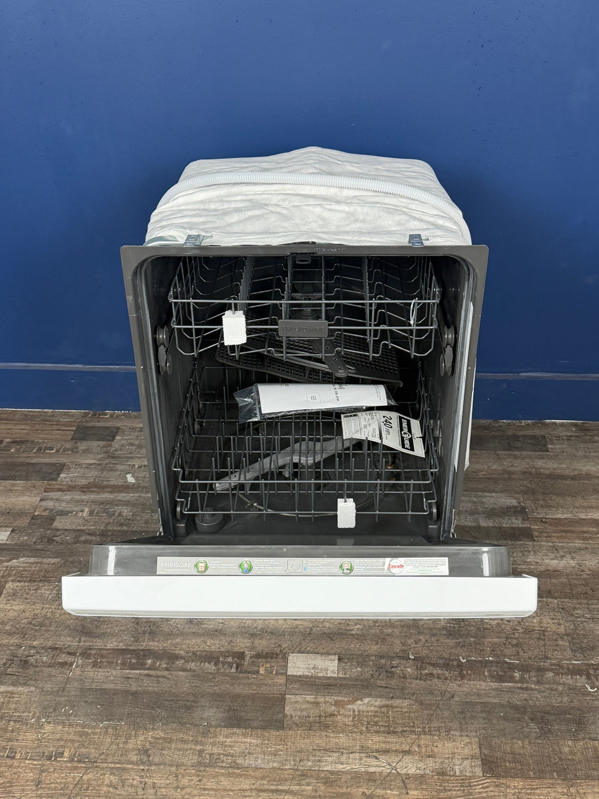 Frigidaire - 24 in Front Control Built-In Tall Tub Dishwasher in White with 4-cycles and DishSense Sensor Technology