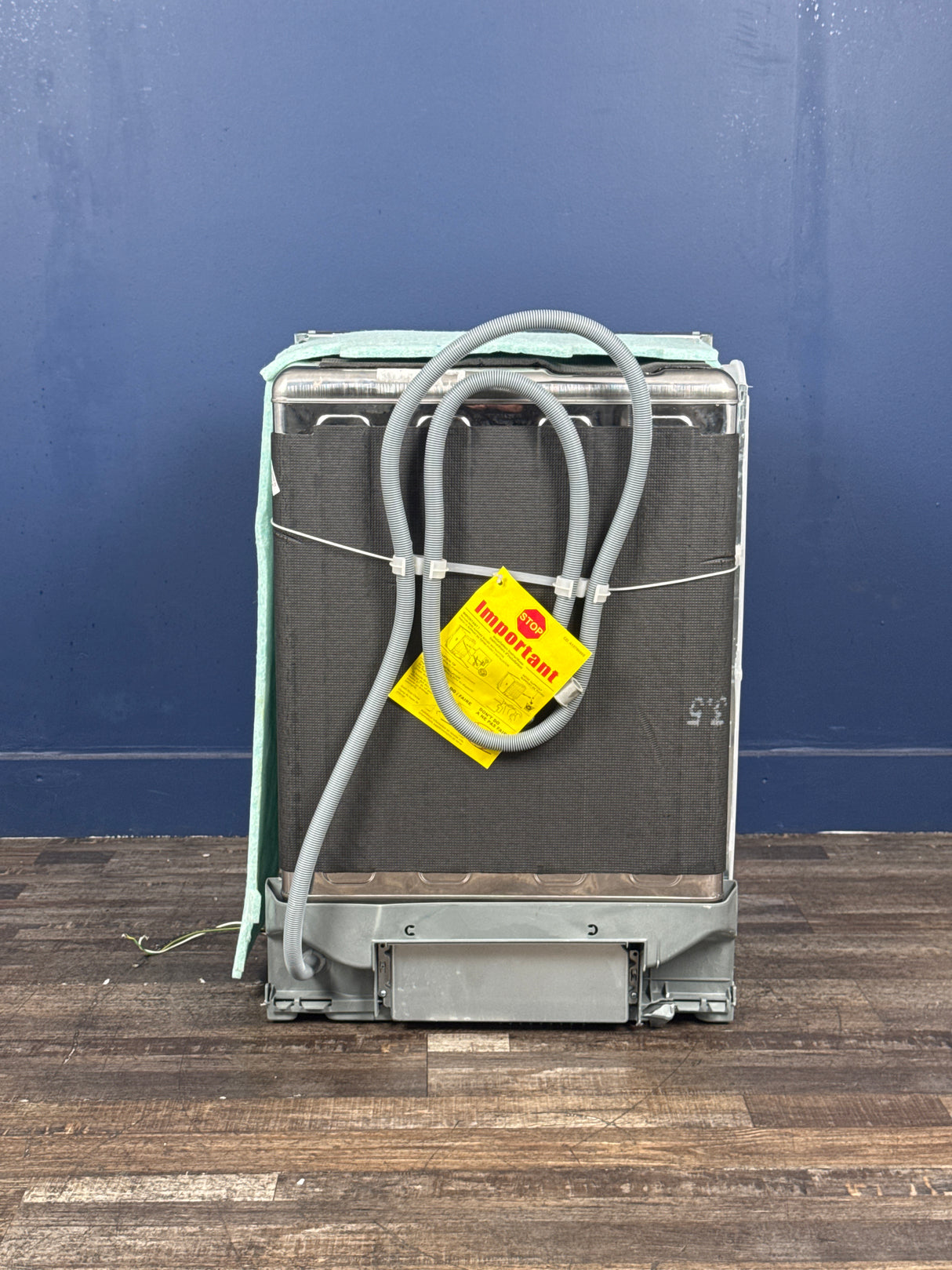 Frigidaire - Gallery 24 in Top Control Built-In Tall Tub 47 dBA Dishwasher in Stainless Steel with 7 Cycles and CleanBoost