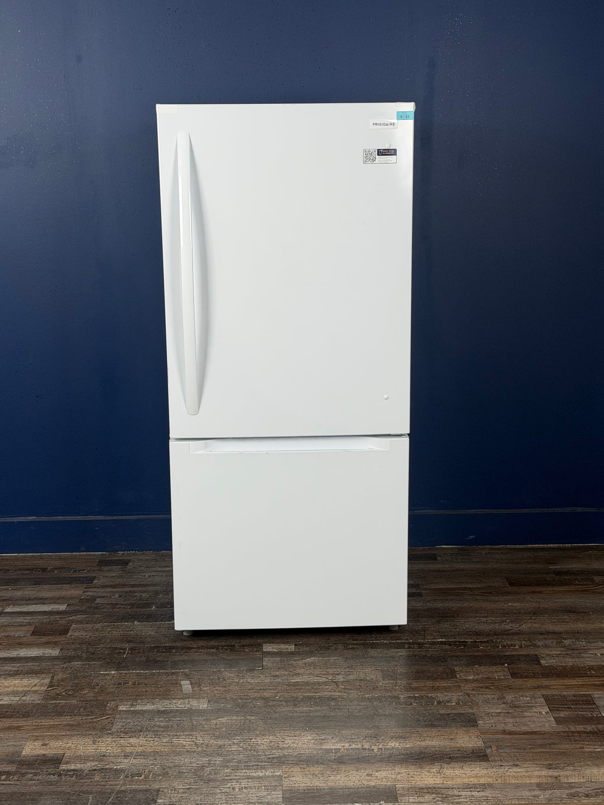 Frigidaire - 30 in. 19 Cu. Ft. Standard-Depth Garage Ready Bottom Freezer Refrigerator in White, Energy Star