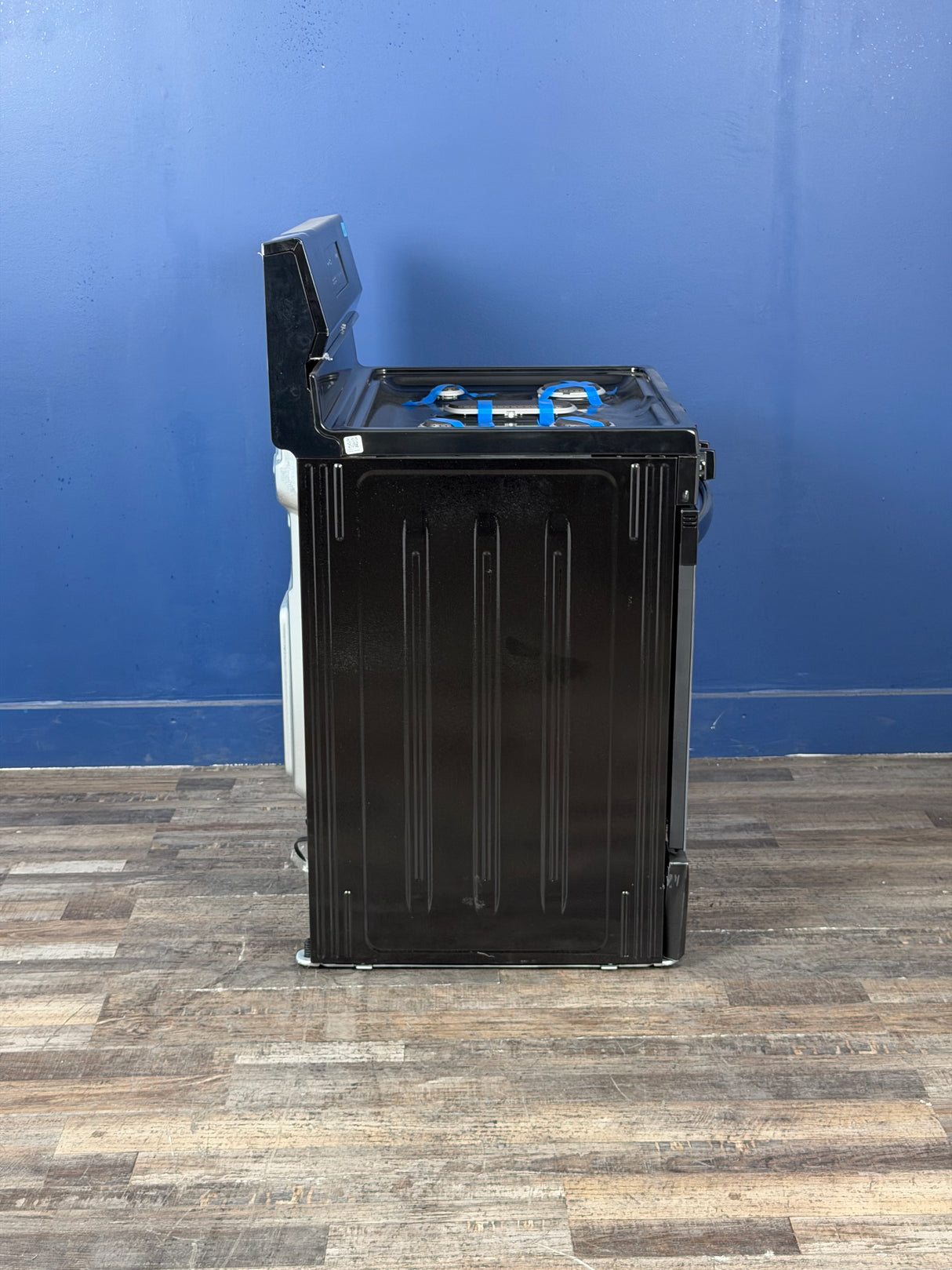 Frigidaire - 30 in 5 Burner Freestanding Gas Range in Black with Quick Boil and Steam Clean