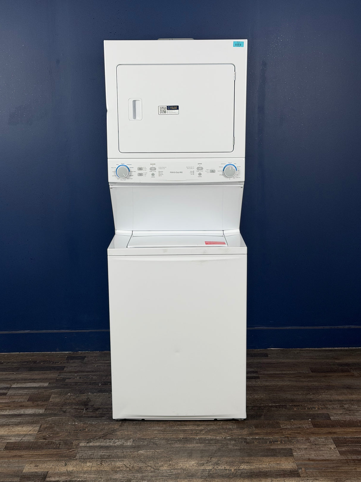 Frigidaire - 3.9 cu. ft. Washer and 5.6 cu. ft. Gas Dryer Combo in White with Quick Wash & Dry Cycle, MaxFill and Long Vent