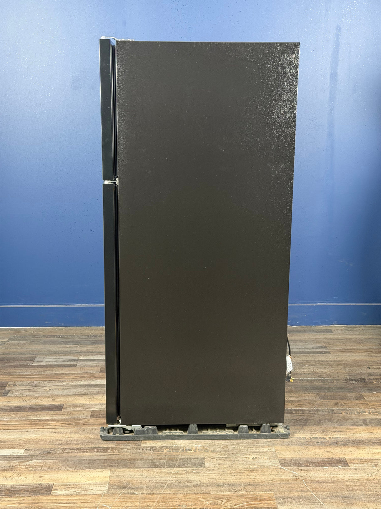 Whirlpool - 18.2 cu. ft. Top Freezer Refrigerator in Monochromatic Stainless Steel