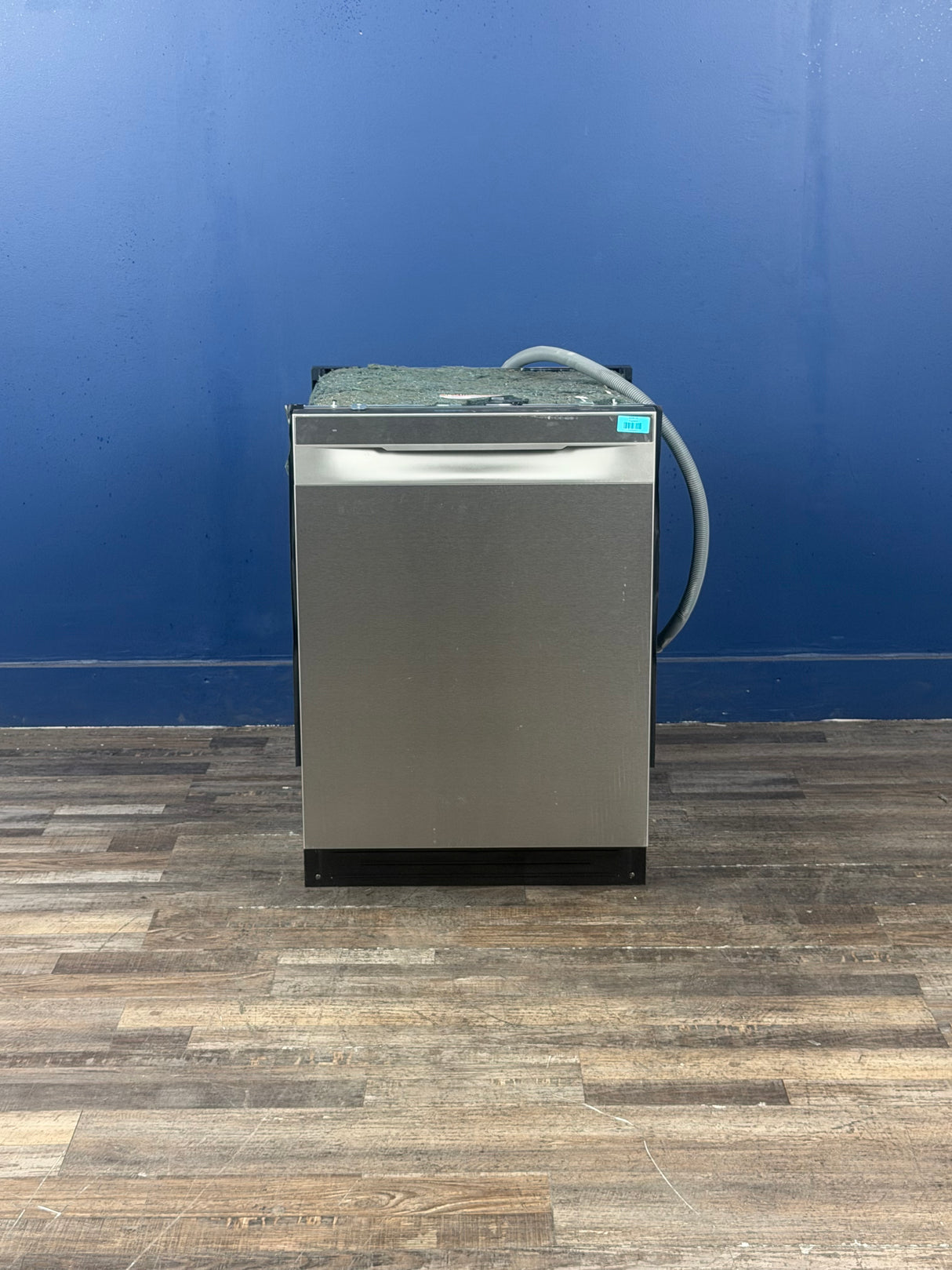 Frigidaire - 24 in. Top Control Built-In Tall Tub Dishwasher in Stainless Steel with 5-Cycles 49dBA and Hybrid Tub