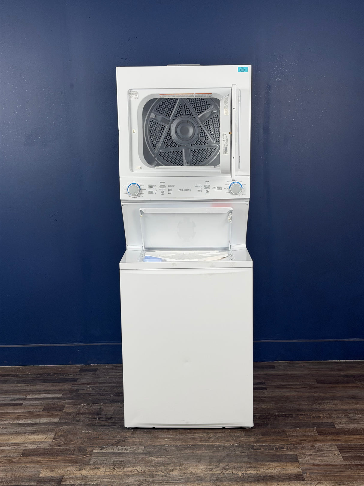 Frigidaire - 3.9 cu. ft. Washer and 5.6 cu. ft. Gas Dryer Combo in White with Quick Wash & Dry Cycle, MaxFill and Long Vent