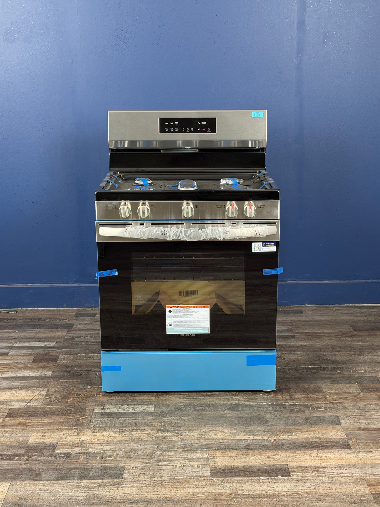 Frigidaire - 30 in 5 Burner Freestanding Gas Range in Stainless Steel with Quick Boil and Steam Clean
