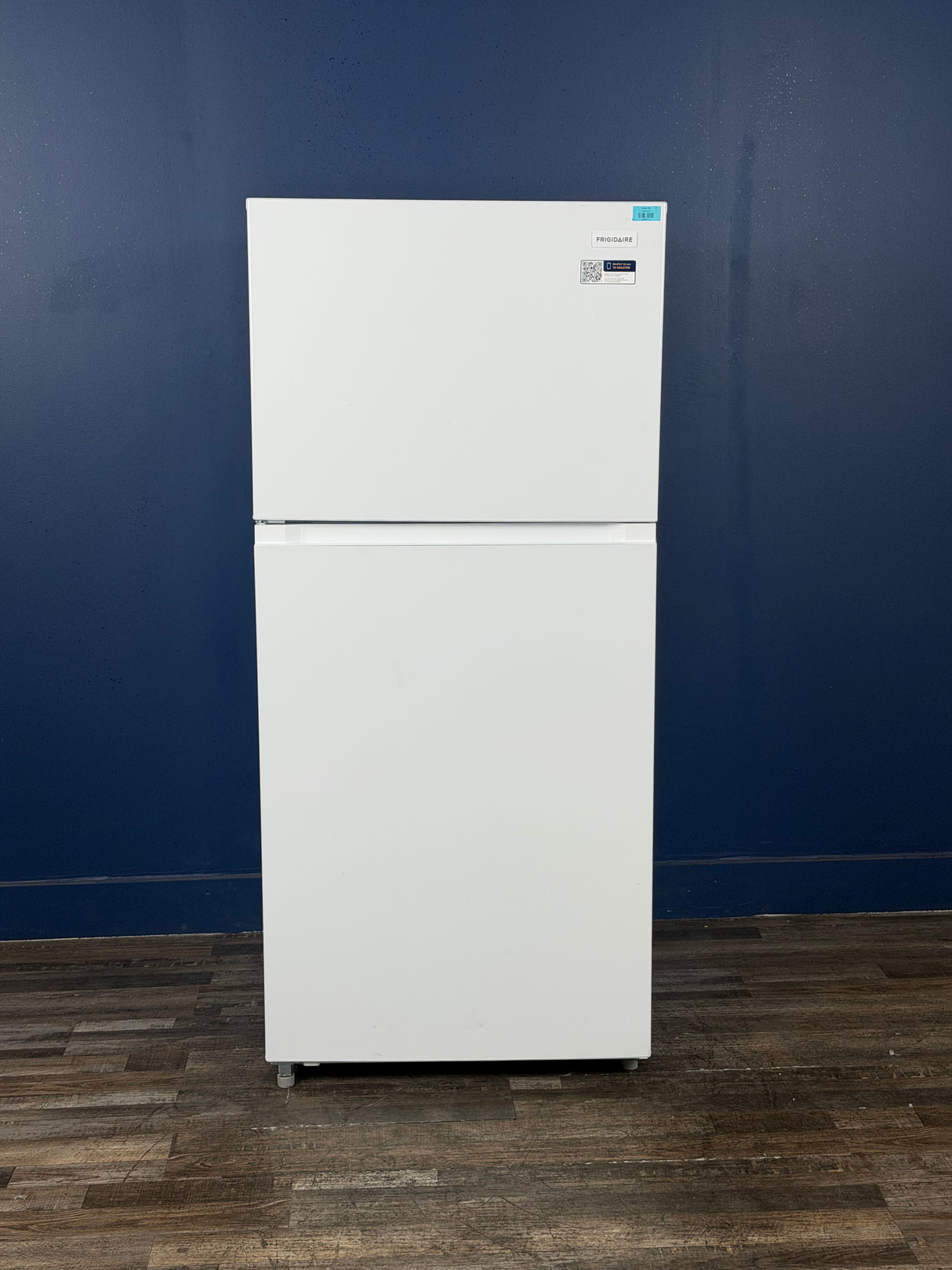Frigidaire - 29.7 in. 19 cu. ft. Standard Depth Garage Ready Top Freezer Refrigerator in White w/ Humidity-Controlled Crisper Drawers