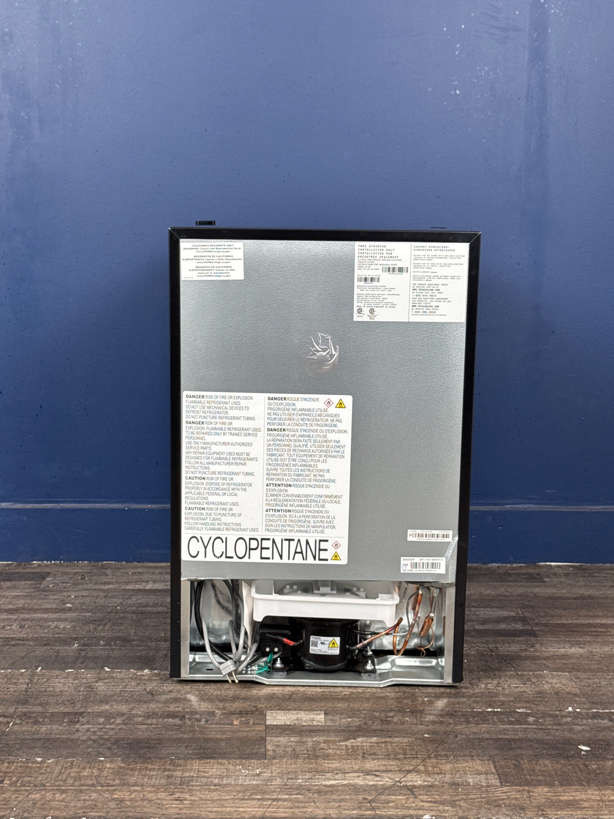 Frigidaire - 4.5-cu ft Mini Fridge with Freezer