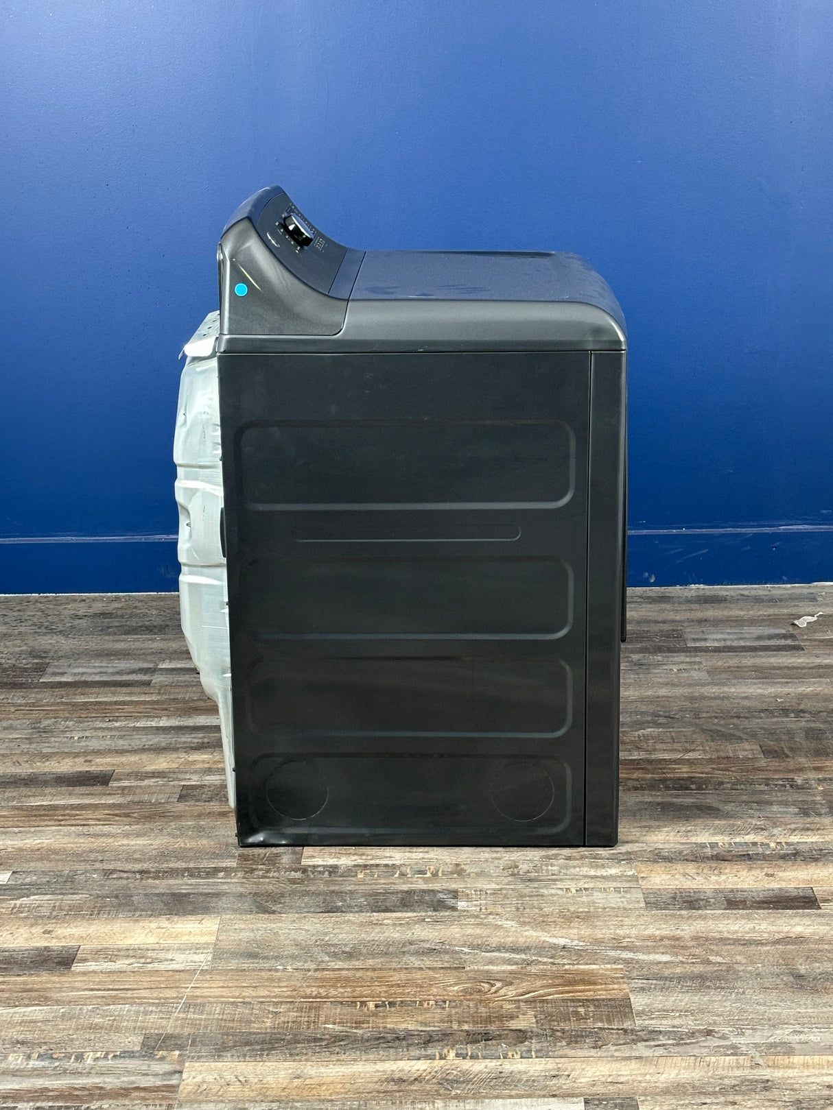 GE - 7.4 cu. ft. vented Front Load Gas Dryer in Diamond Gray with Sensor Dry