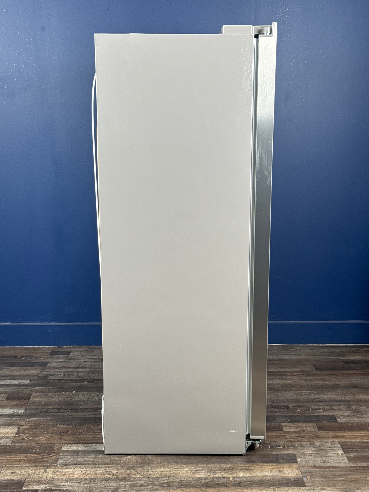 Frigidaire - 22.3 cu ft Counter-Depth 36-in Wide Side-by-Side Refrigerator with Ice Maker ,Water and Ice Dispenser