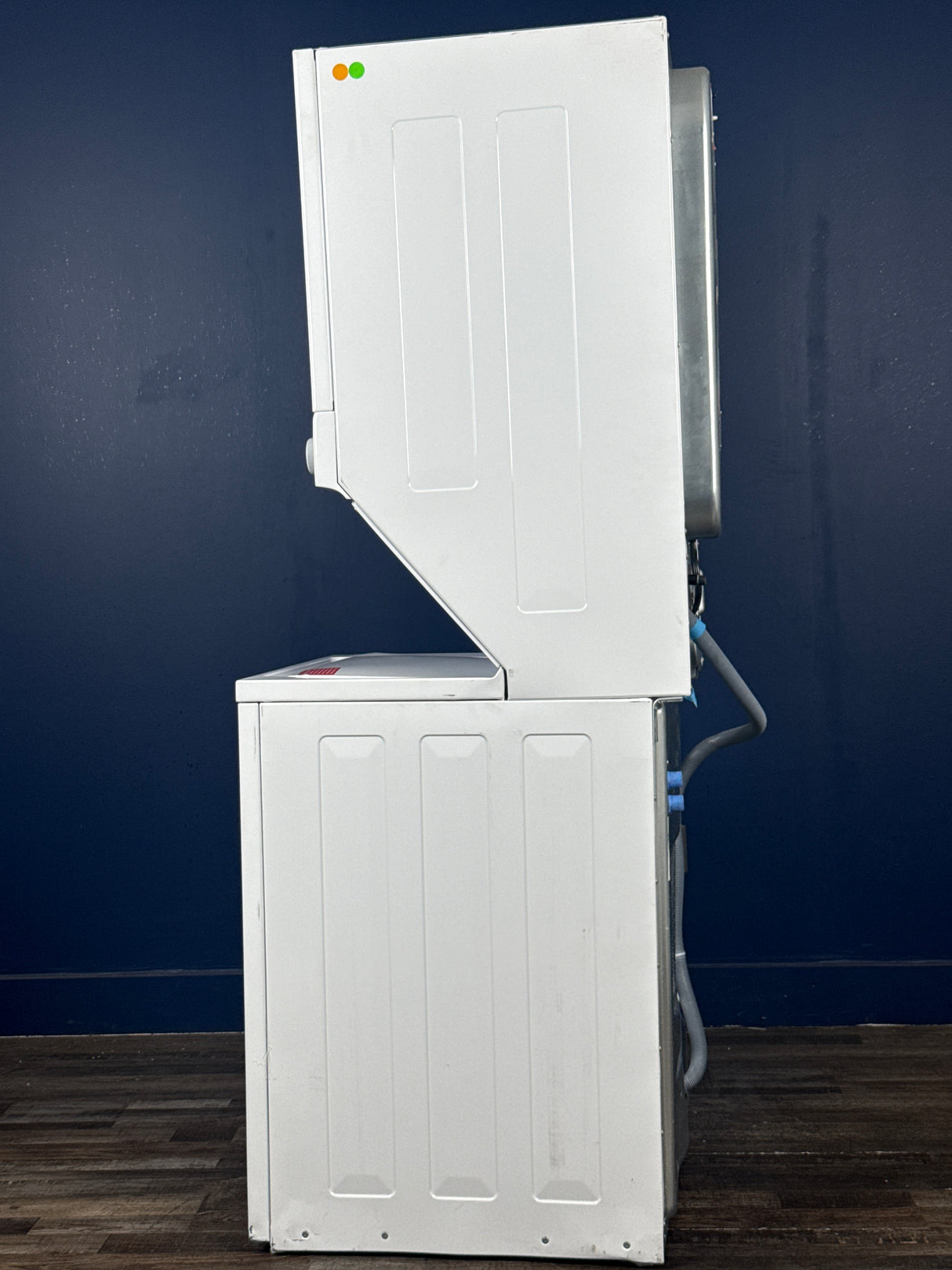 Frigidaire - 3.9 cu. ft. Washer and 5.6 cu. ft. Gas Dryer Combo in White with Quick Wash & Dry Cycle, MaxFill and Long Vent