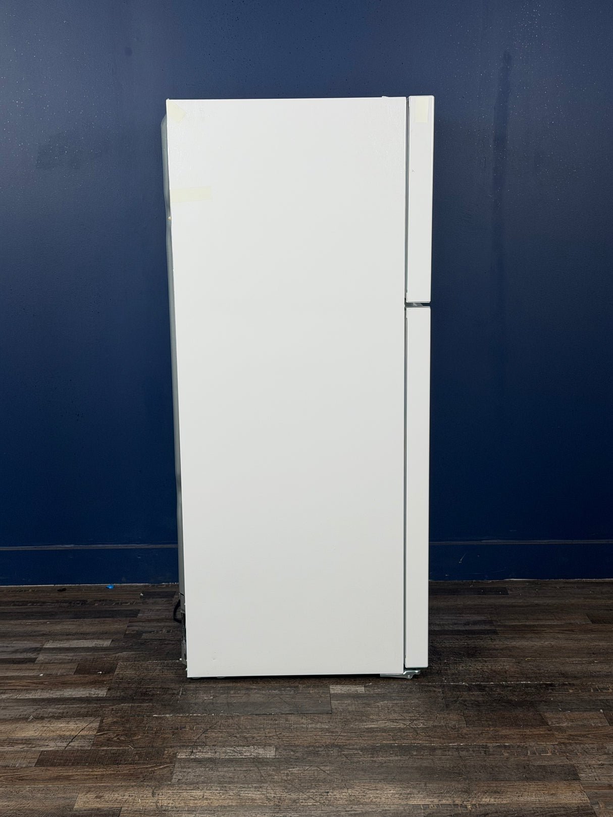 Frigidaire - 30 in. 18.3 cu. ft. Top Freezer Refrigerator, Garage Ready