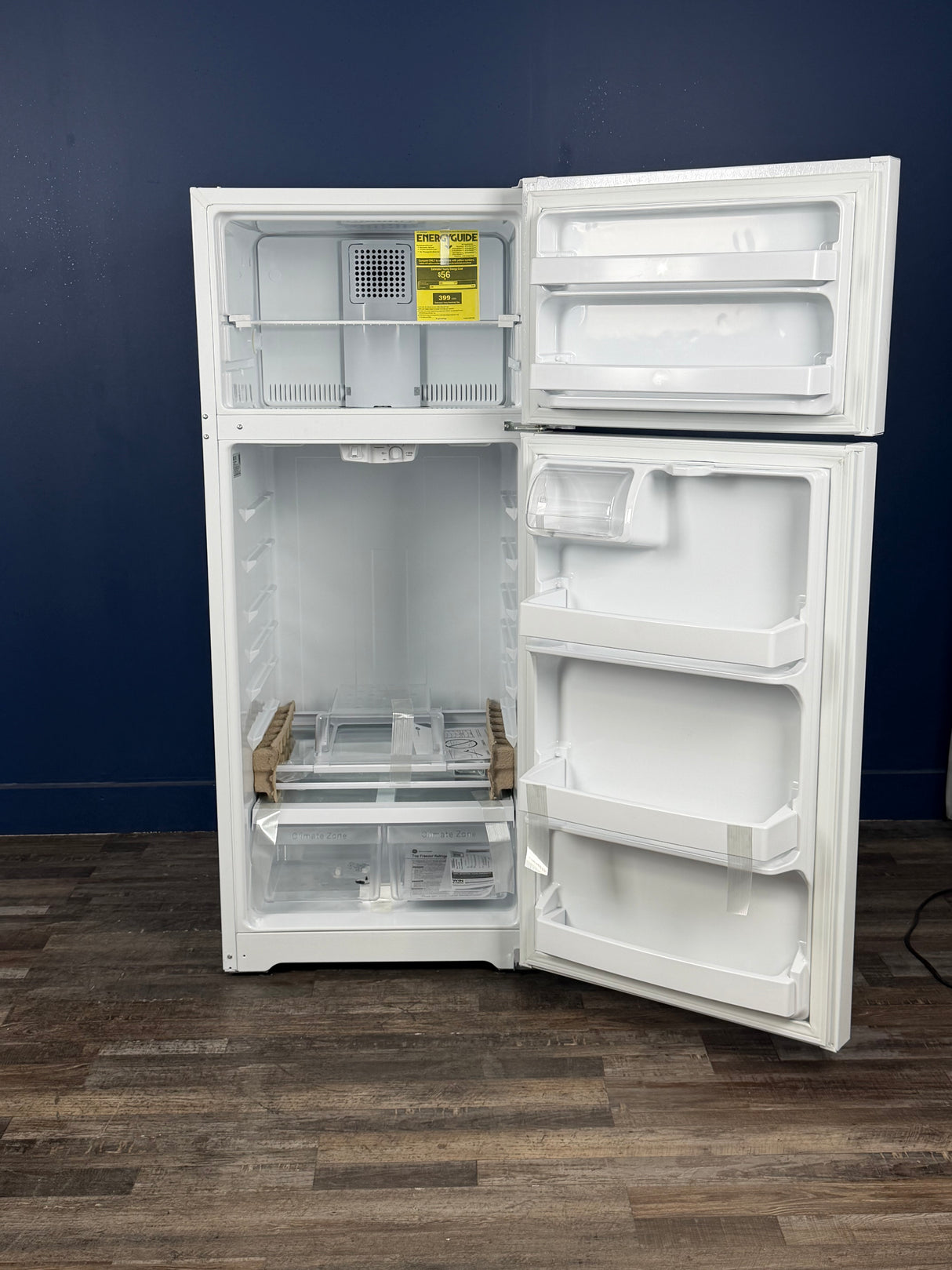 GE - 17.5 cu. ft. Top Freezer Refrigerator in White