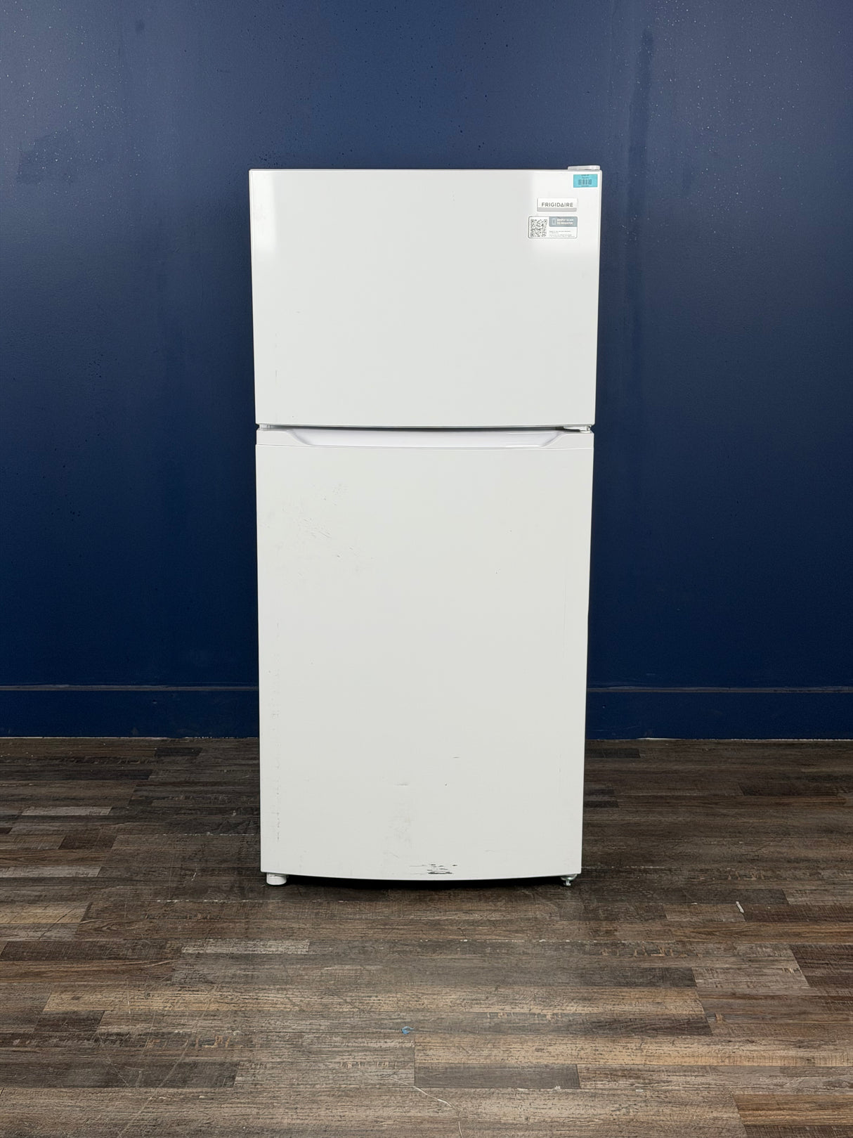 Frigidaire - 27.6 in. 14 cu. ft. Frost Free Top Freezer Refrigerator in White with EvenTemp Cooling System