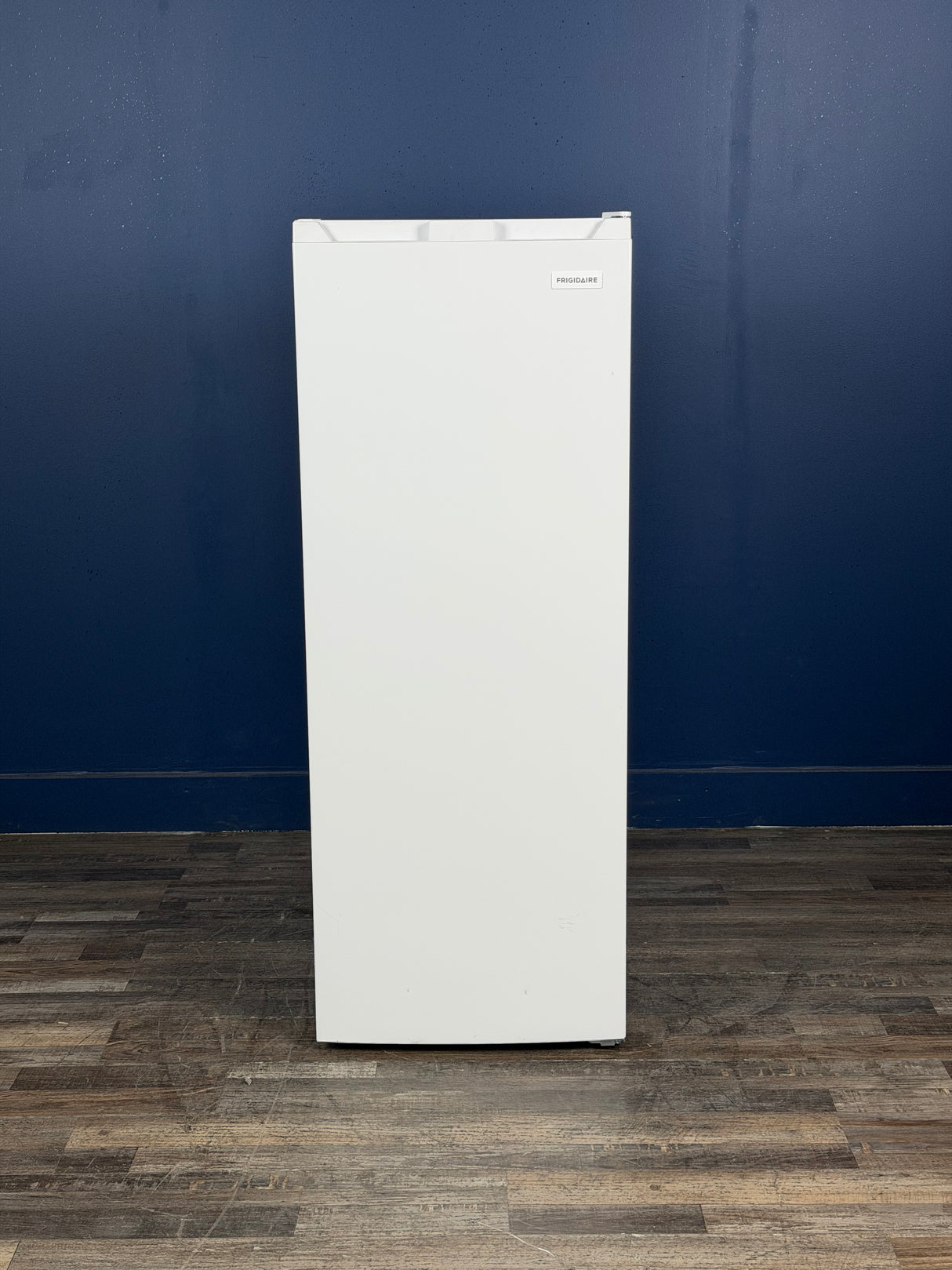 Frigidaire - 7 cu. ft. Garage Ready Convertible Upright Freezer in White with Reversible Door