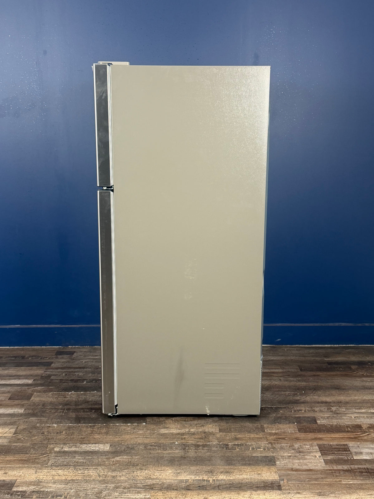 LG - 24 cu. ft. Top Mount Freezer Refrigerator with Multi-Flow Air System in Stainless Steel, Garage Ready