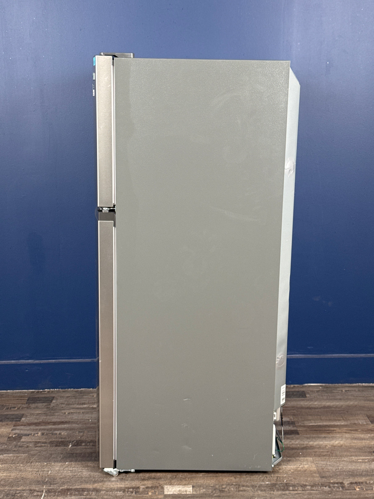 Frigidaire - 27.6 in. 14 cu. ft. Top Freezer Refrigerator in Fingerprint-Resistant Stainless Look, ENERGY STAR