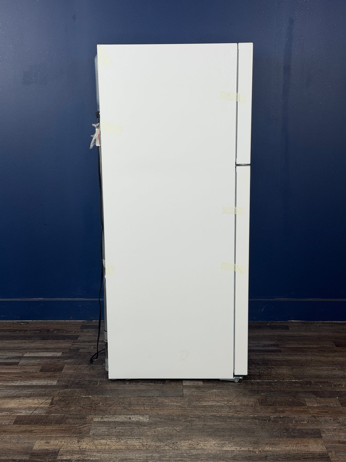 Frigidaire - 30 in. 18.3 cu. ft. Top Freezer Refrigerator, Garage Ready