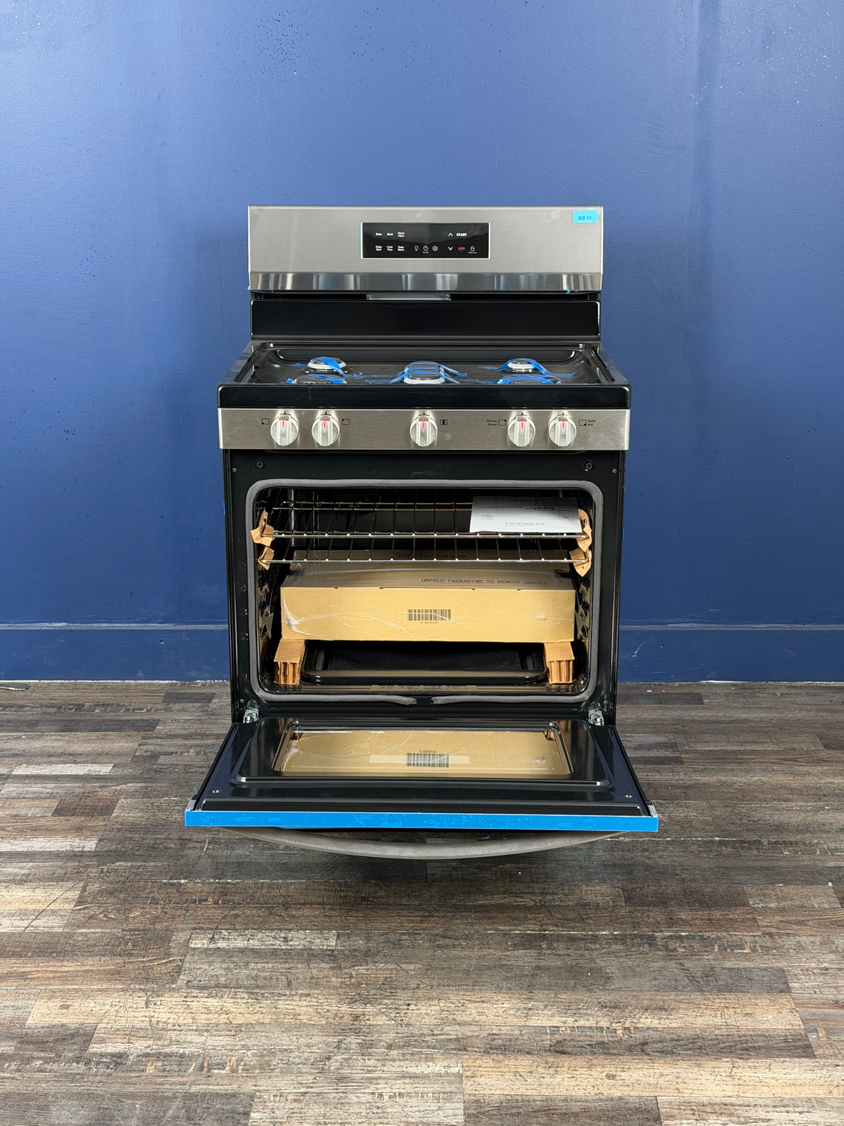 Frigidaire - 30 in 5 Burner Freestanding Gas Range in Stainless Steel with Quick Boil and Steam Clean