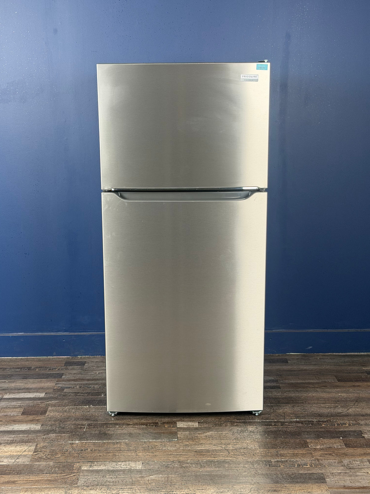 Frigidaire - 30 in. 20 cu. ft. Top Freezer Refrigerator in Smudge-Proof Stainless Steel, Energy Star