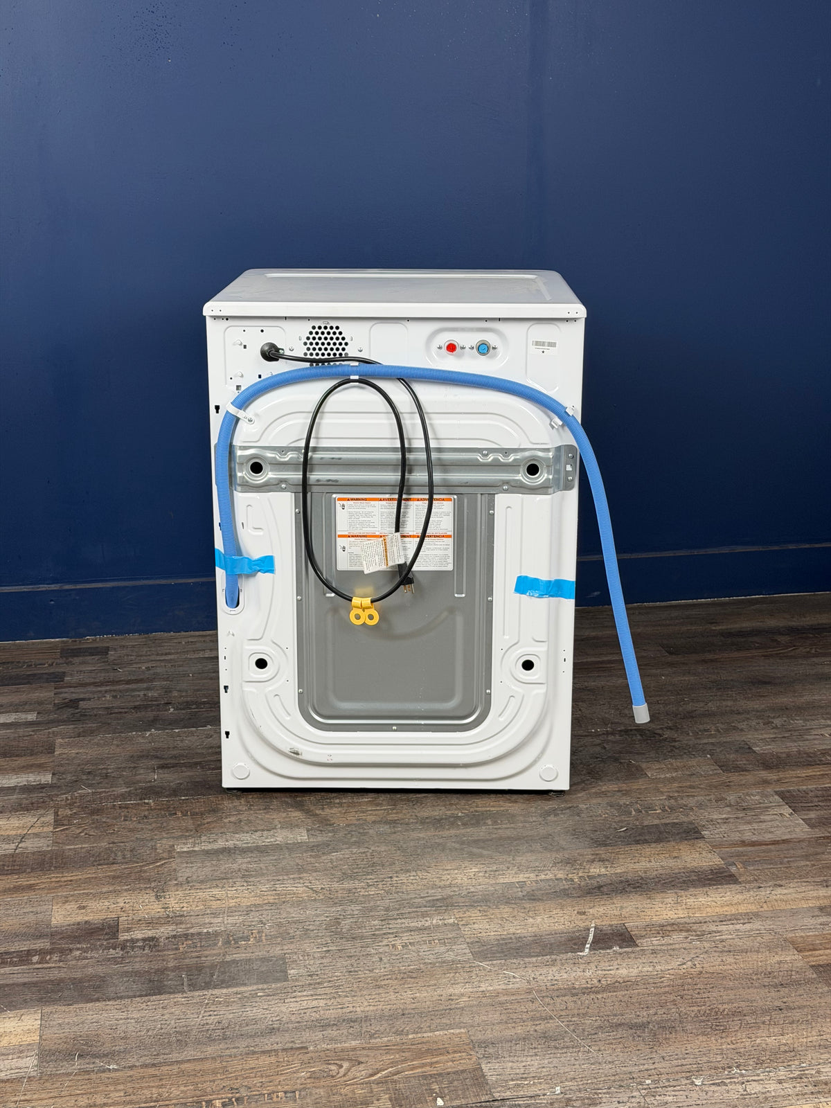 GE - 5.0 cu.ft. Smart Front Load Washer in White with Steam, UltraFresh Vent System, and Microban Technology