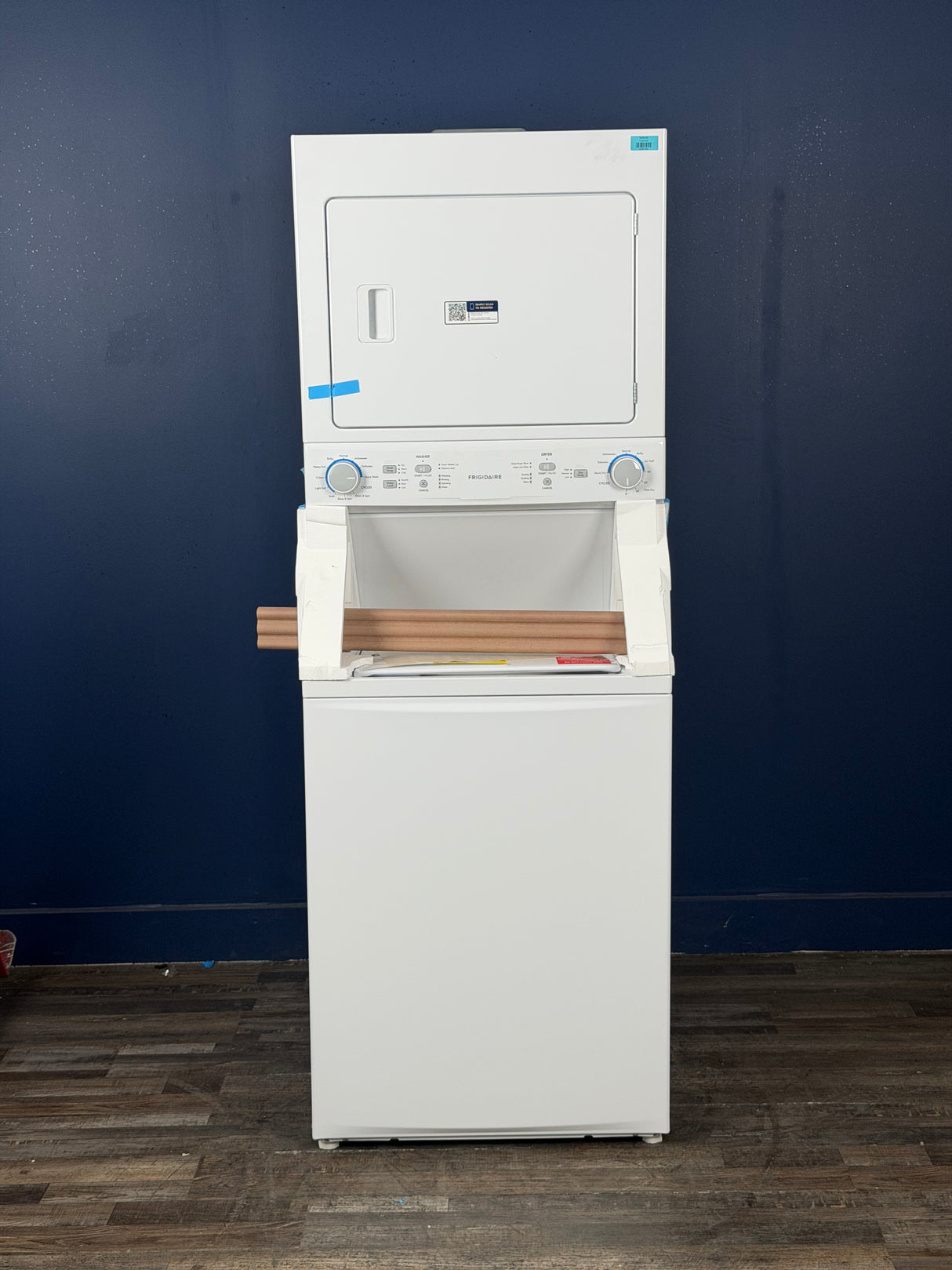 Frigidaire - 3.9 cu. ft. Washer and 5.5 cu. ft. Gas Dryer Combo in White with Quick Wash & Dry Cycle and MaxFill Wash Cycle