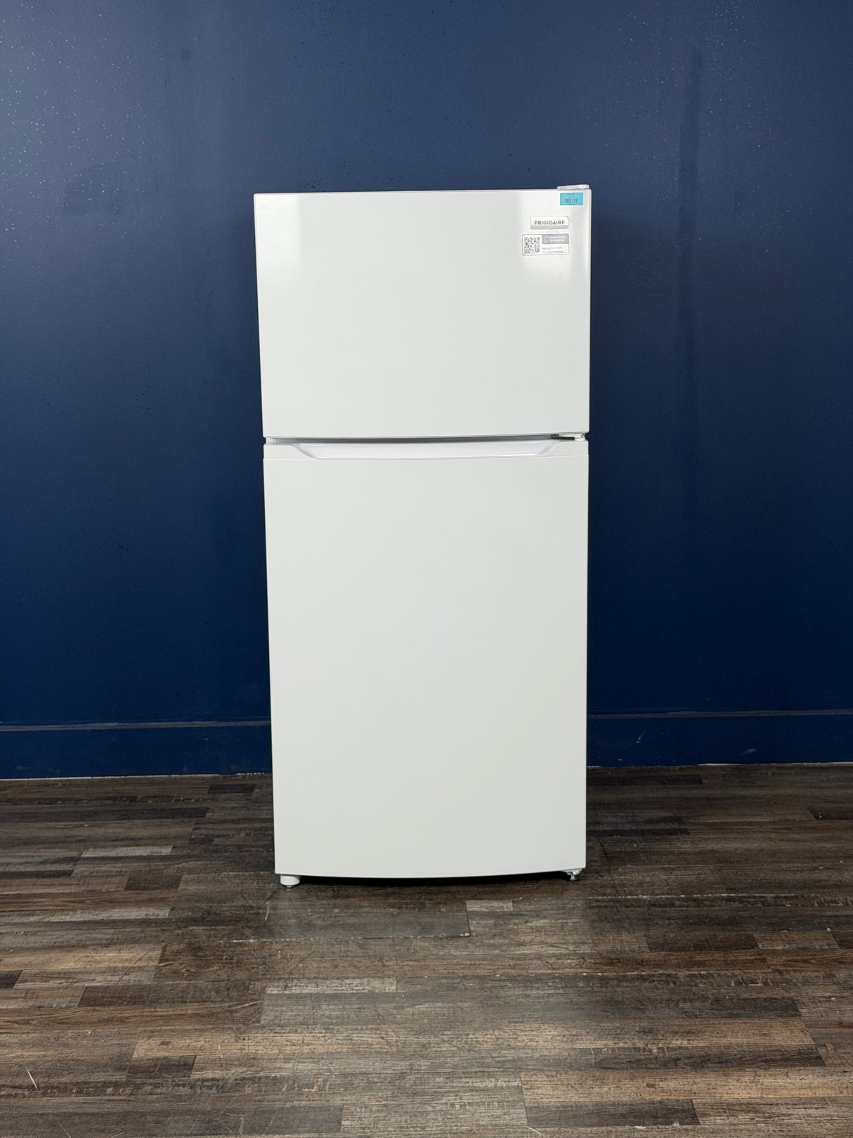Frigidaire - 27.6 in. 14 cu. ft. Frost Free Top Freezer Refrigerator in White with EvenTemp Cooling System
