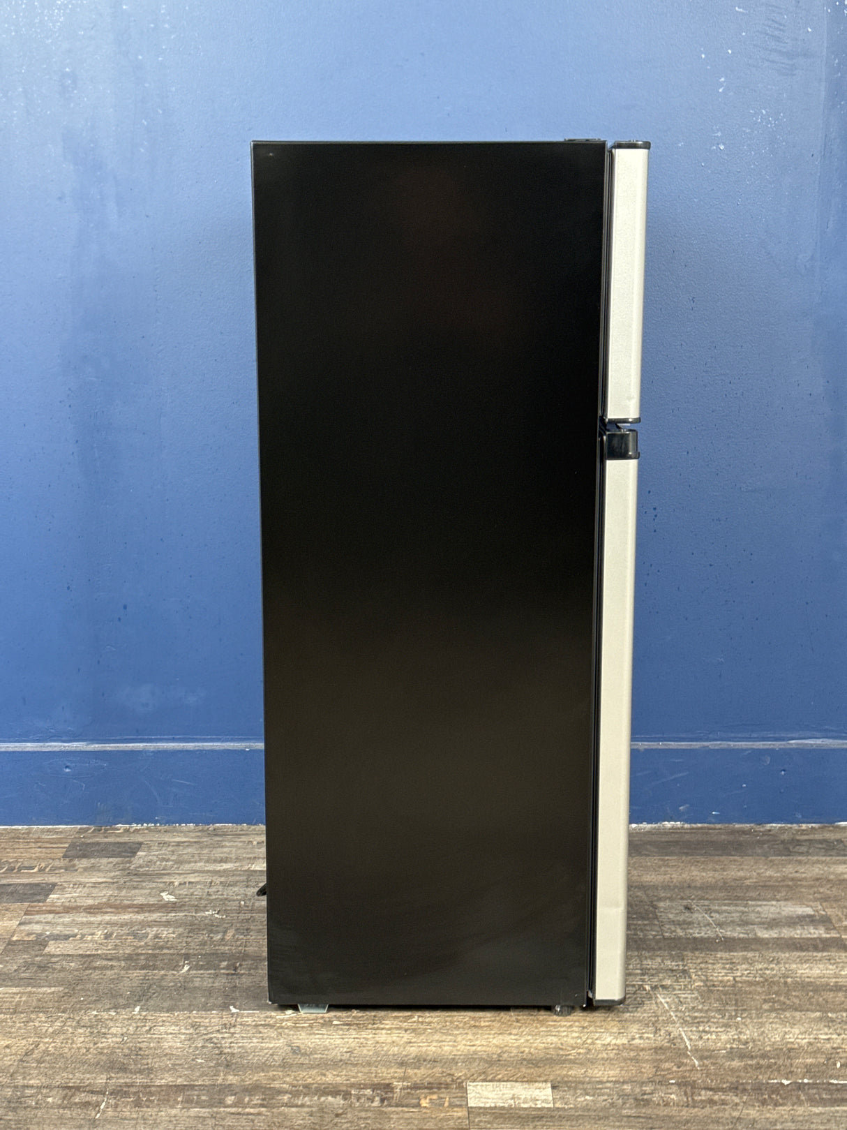 Frigidaire - 4.5 Cu. Ft. Compact Refrigerator