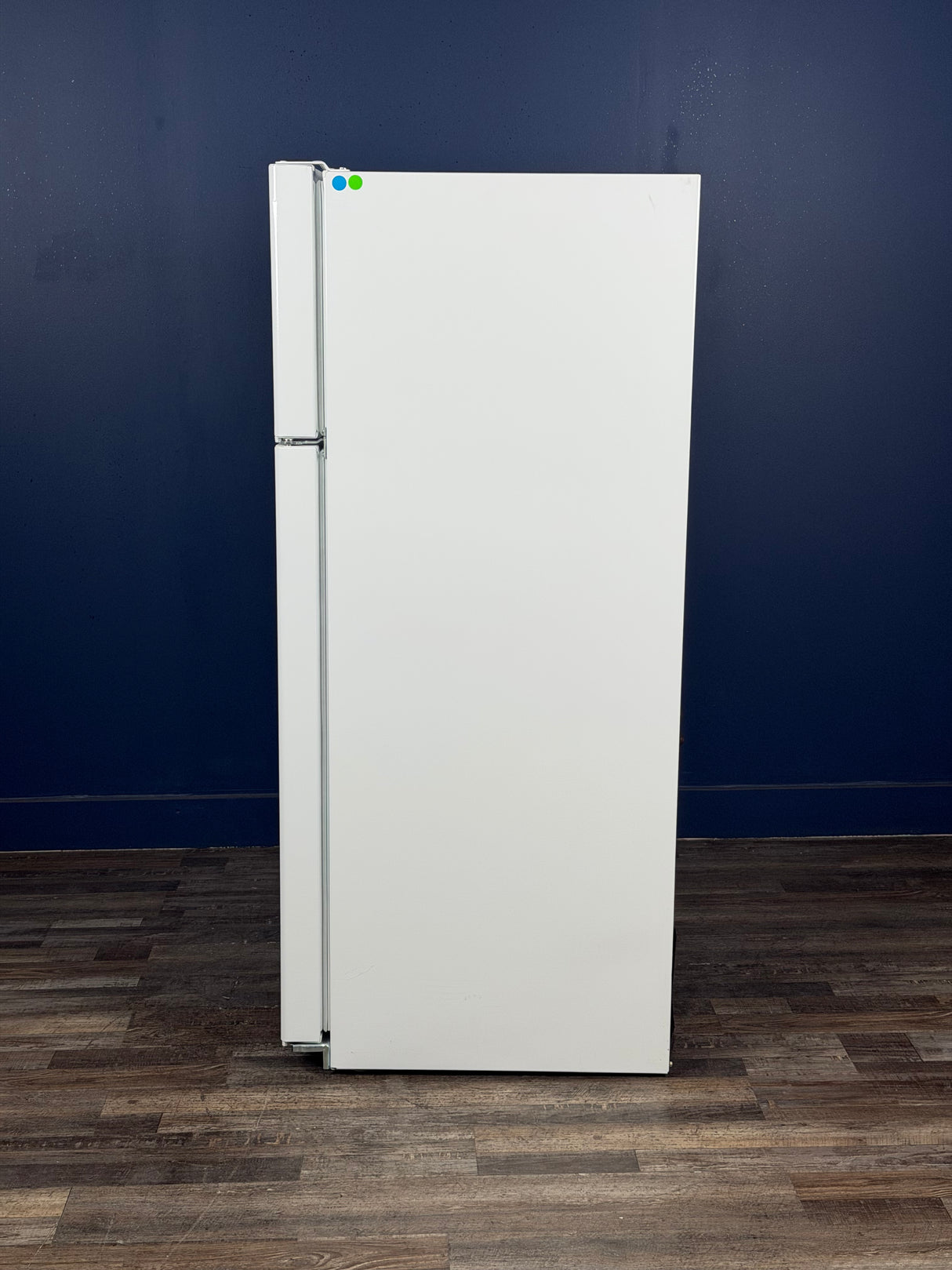 GE - 17.5 cu. ft. Top Freezer Refrigerator in White