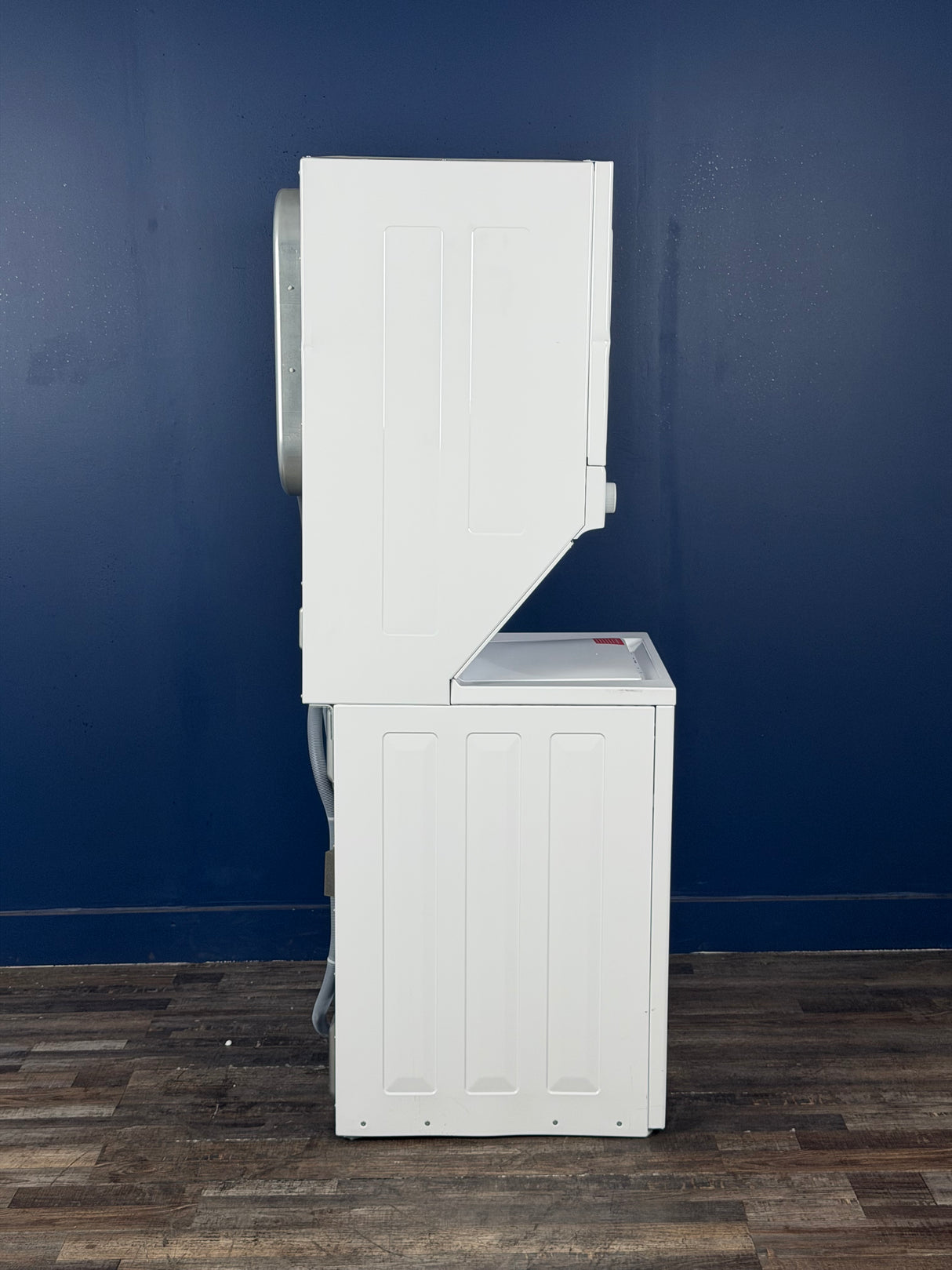 Frigidaire - 3.9 cu. ft. Washer and 5.6 cu. ft. Gas Dryer Combo in White with Quick Wash & Dry Cycle, MaxFill and Long Vent