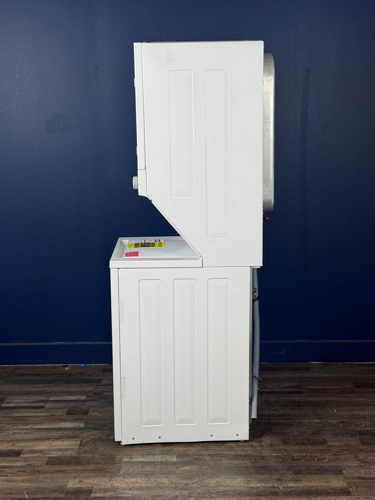 Frigidaire - 3.9 cu. ft. Washer and 5.6 cu. ft. Gas Dryer Combo in White with Quick Wash & Dry Cycle, MaxFill and Long Vent