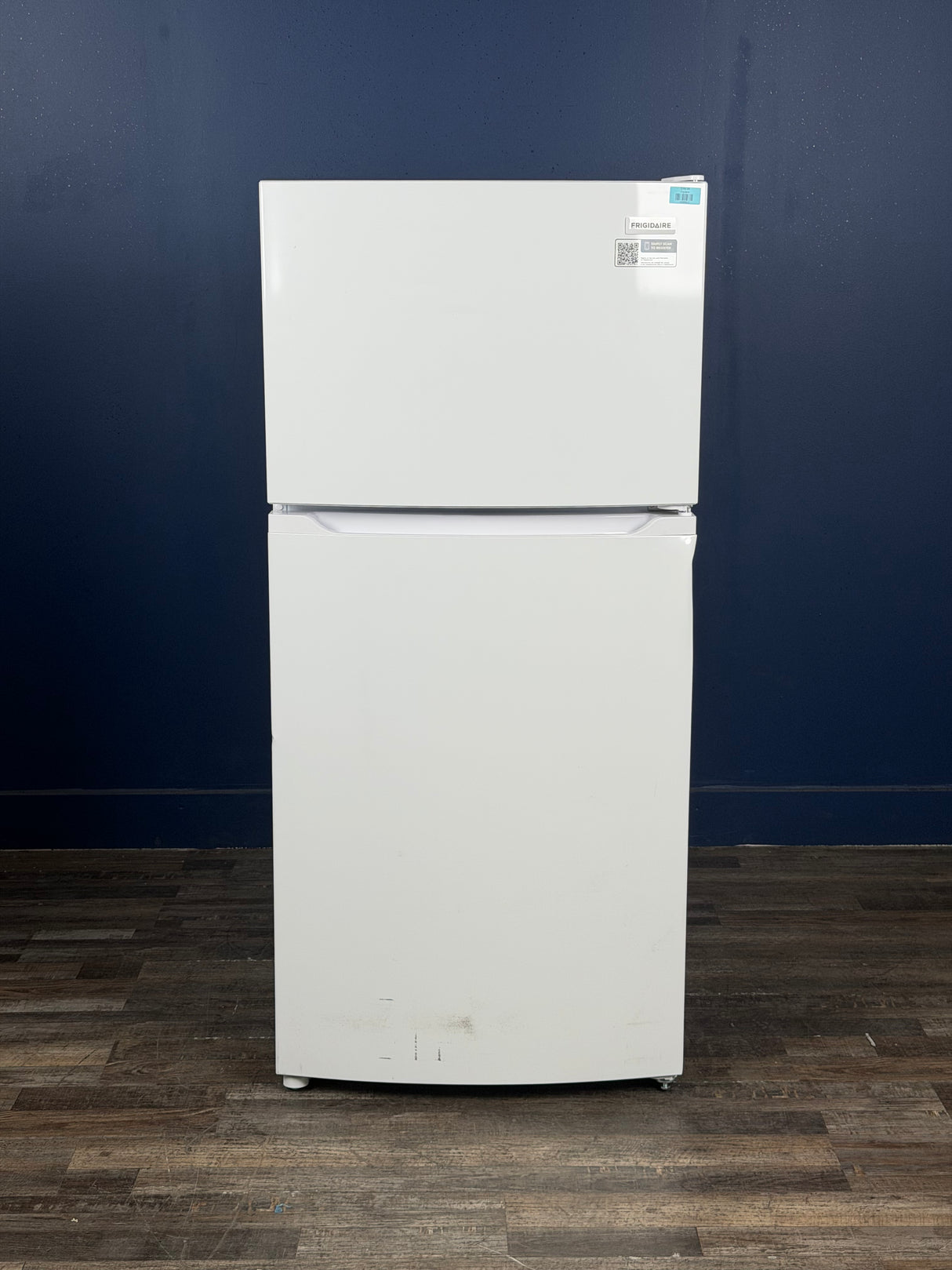 Frigidaire - 27.6 in. 14 cu. ft. Frost Free Top Freezer Refrigerator in White with EvenTemp Cooling System