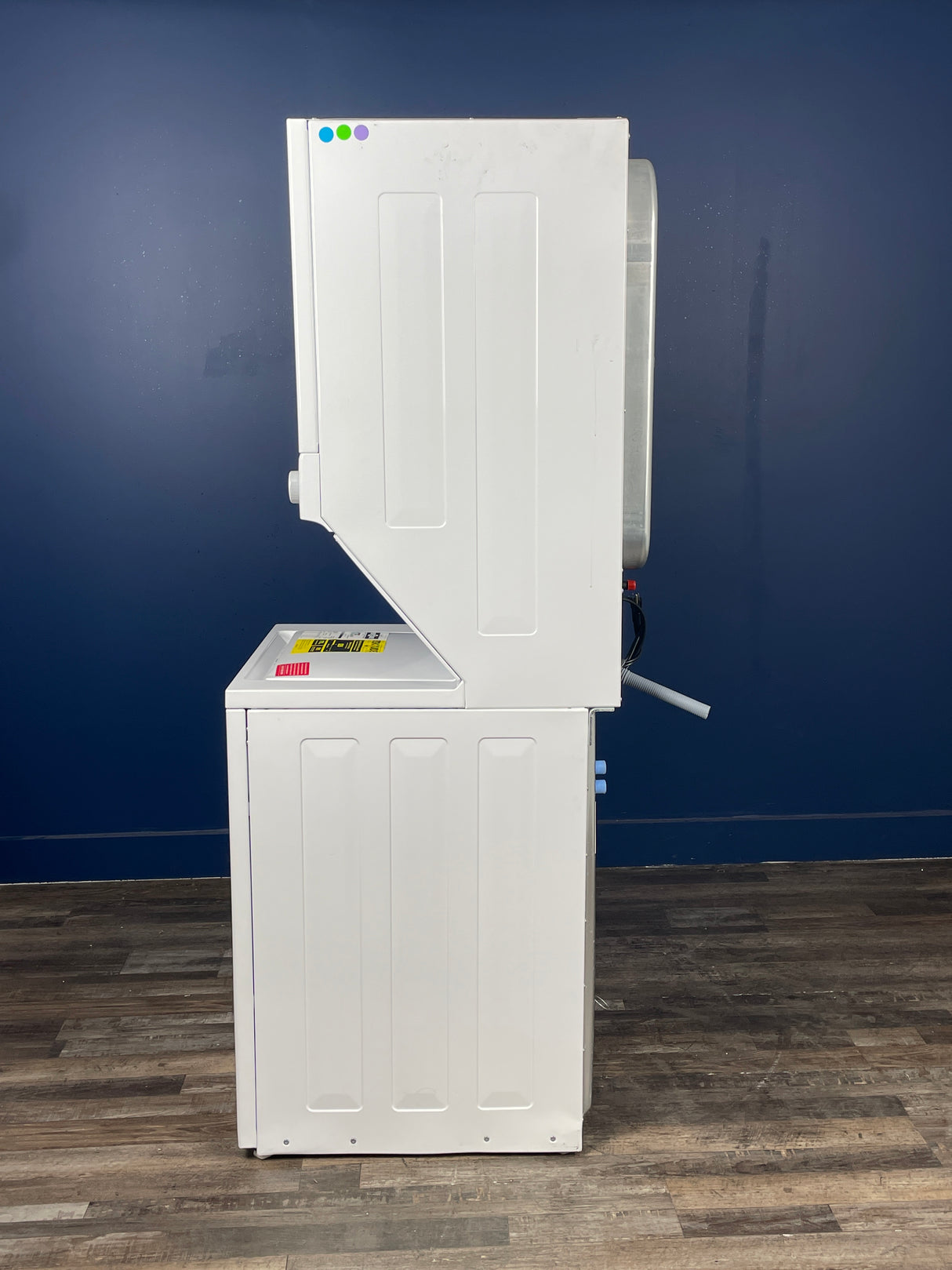 Frigidaire - 3.9 cu. ft. Washer and 5.6 cu. ft. Gas Dryer Combo in White with Quick Wash & Dry Cycle, MaxFill and Long Vent