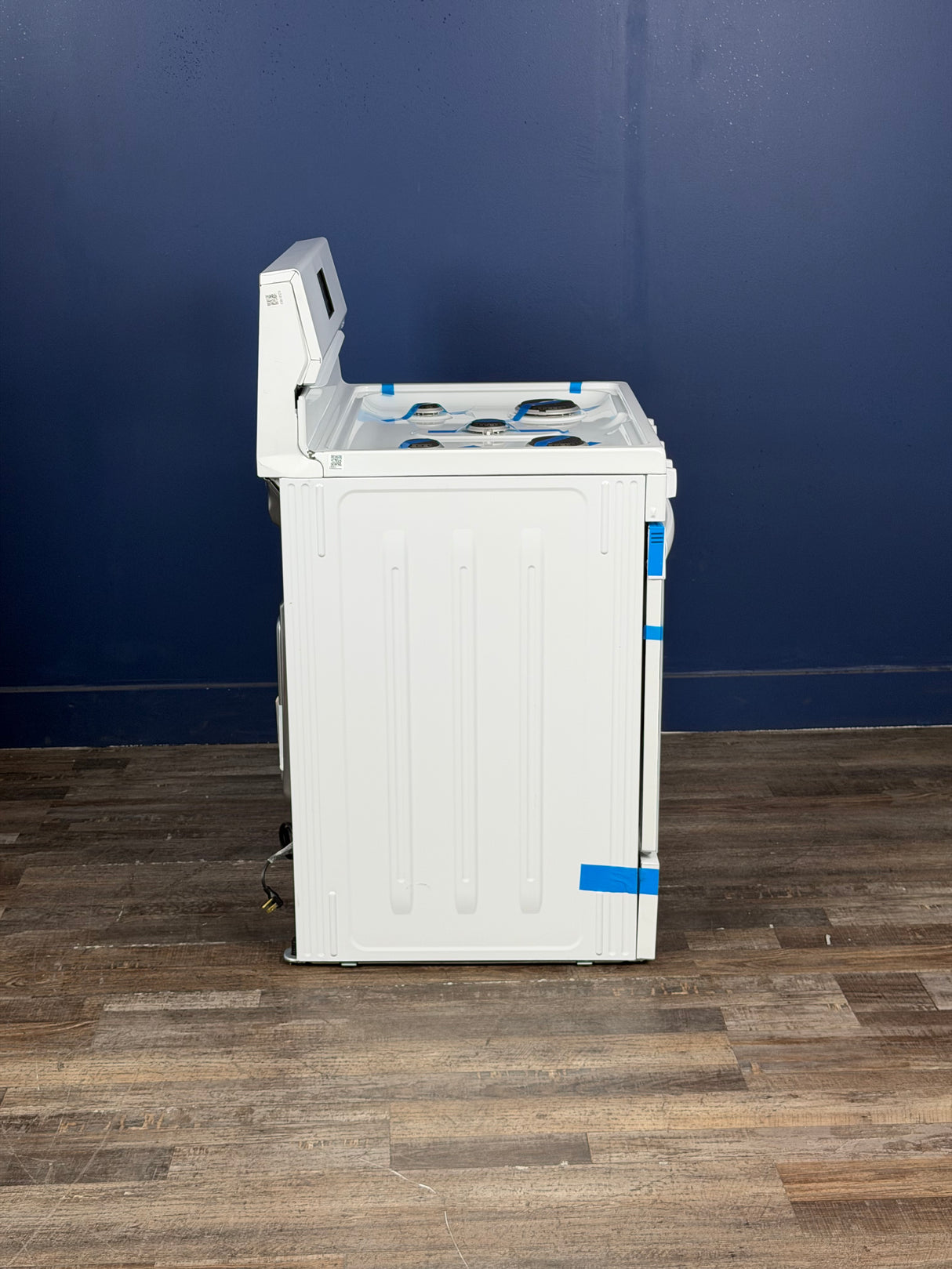 Frigidaire - 30 in 5 Burner Freestanding Gas Range in White with Quick Boil and Even Baking Technology