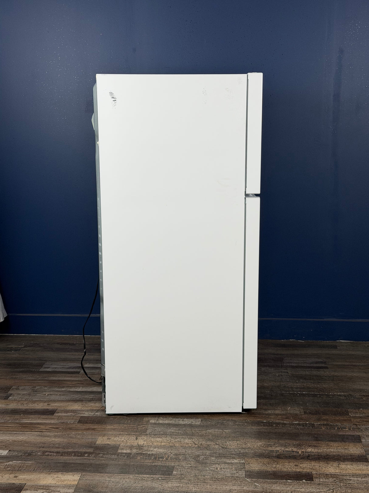 Frigidaire - 20 cu. ft. Garage Ready Top Freezer Refrigerator in White, ENERGY STAR