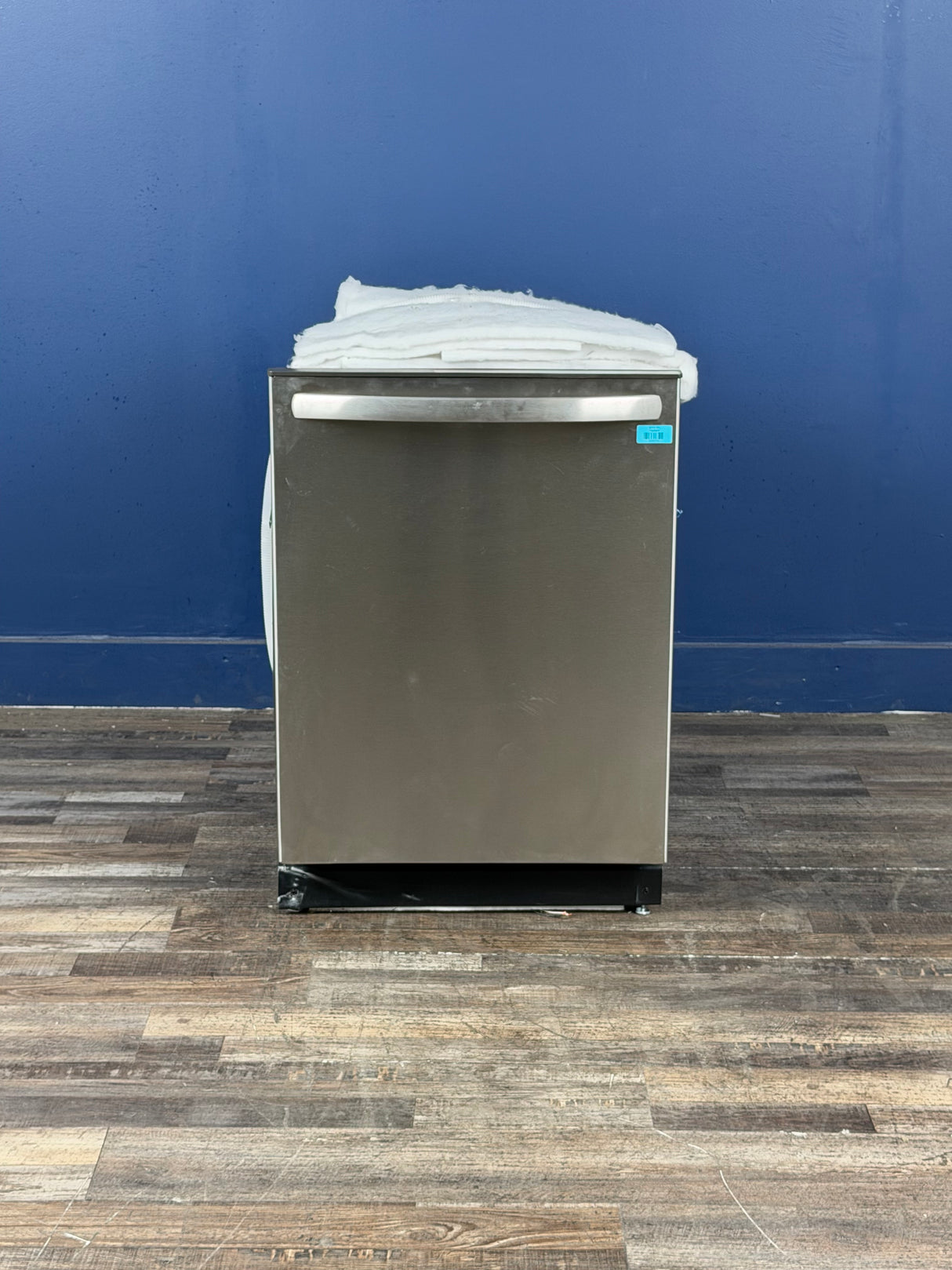 Frigidaire - 24 in Top Control Built in-Tall Tub 52 dBA Dishwasher with Plastic Tub in Stainless Steel with 4-cycles