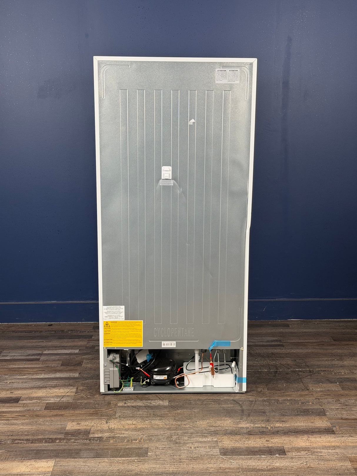 Frigidaire - 29.7 in. 19 cu. ft. Standard Depth Garage Ready Top Freezer Refrigerator in White w/ Humidity-Controlled Crisper Drawers