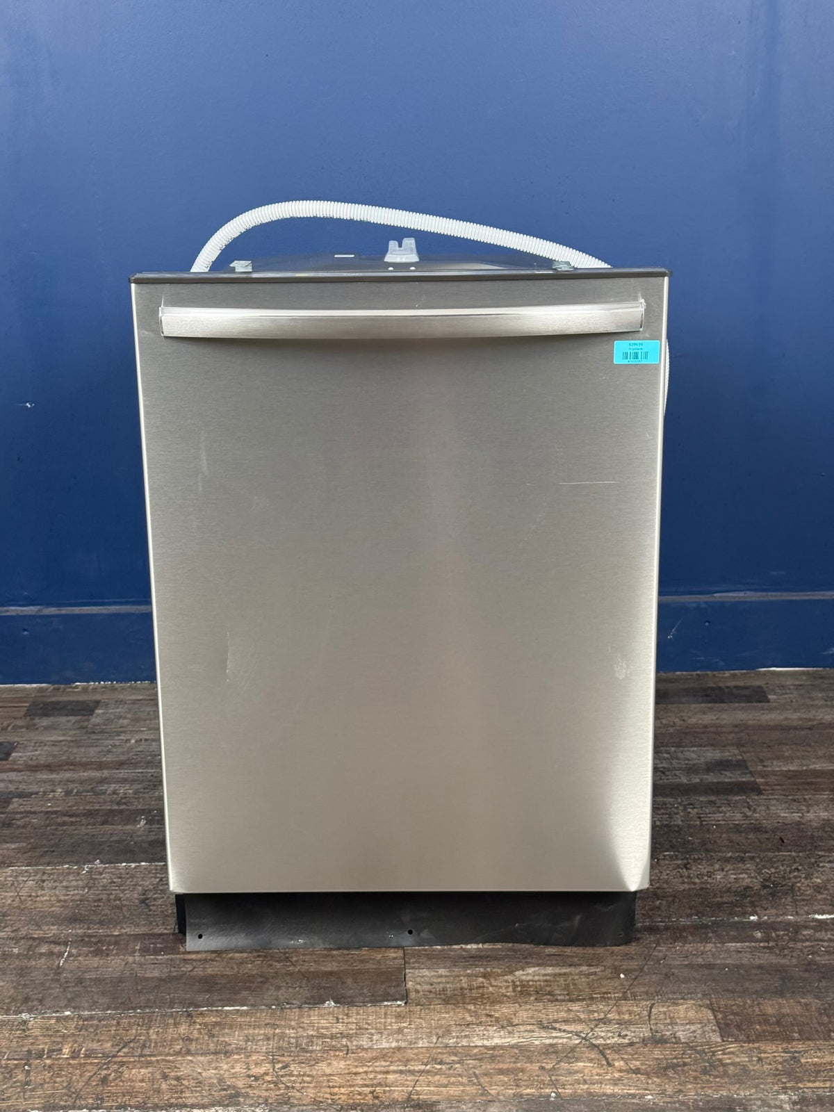 Frigidaire - Gallery 24 in Top Control Standard Built-In Dishwasher in Stainless Steelwith 8-Cycles, Ultra Quiet 42 dBA