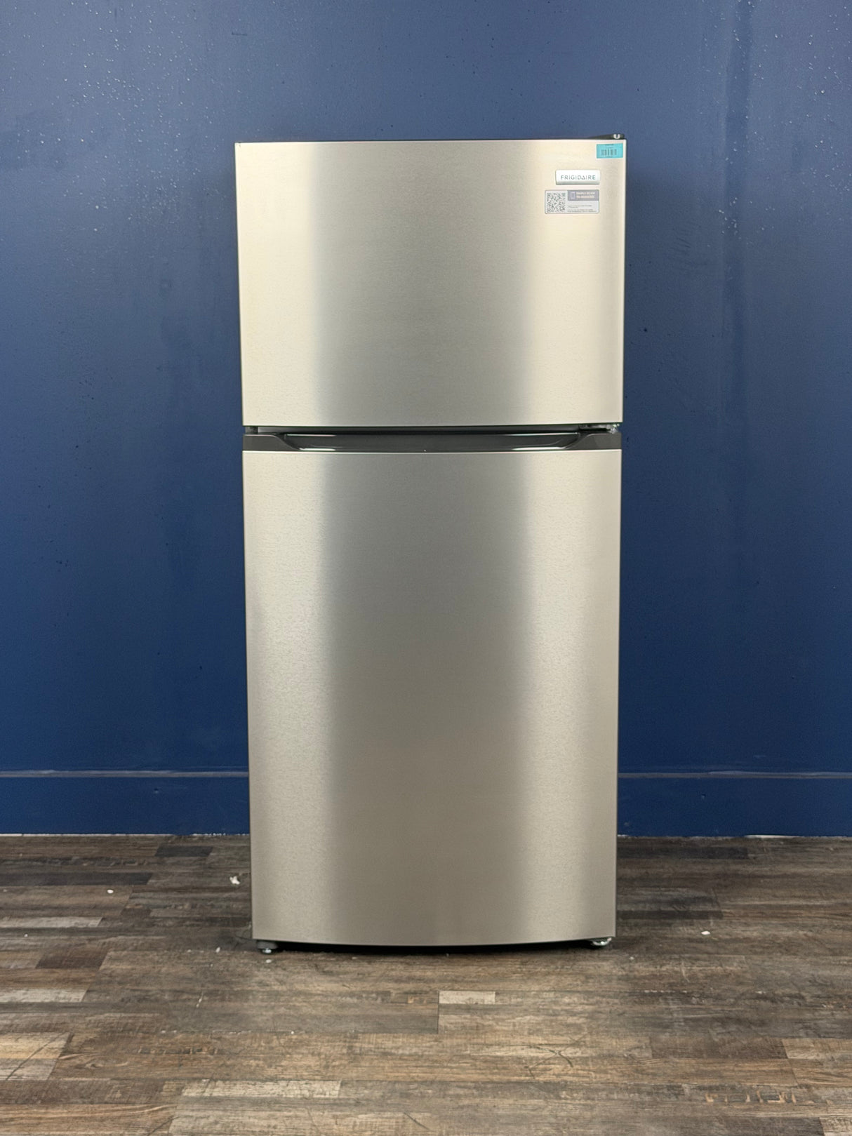 Frigidaire - 27.6 in. 14 cu. ft. Top Freezer Refrigerator in Fingerprint-Resistant Stainless Look, ENERGY STAR
