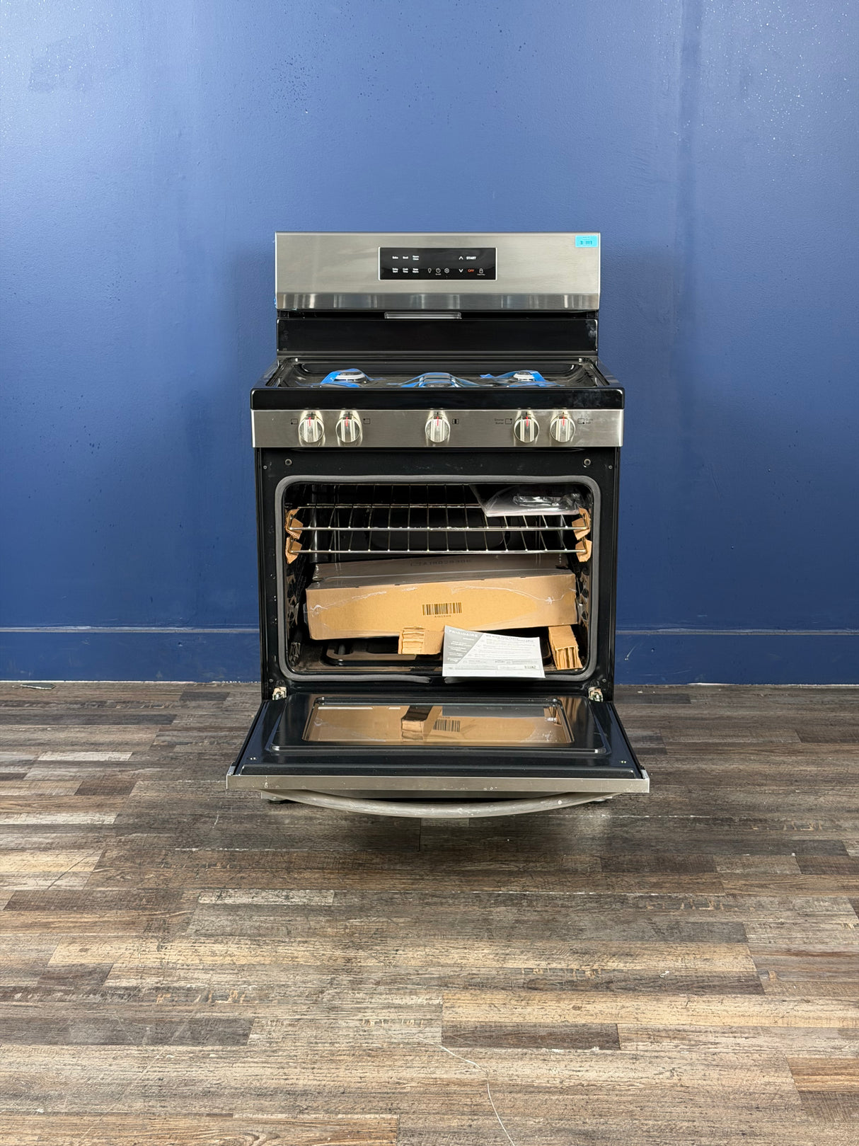Frigidaire - 30 in 5 Burner Freestanding Gas Range in Stainless Steel with Quick Boil and Steam Clean