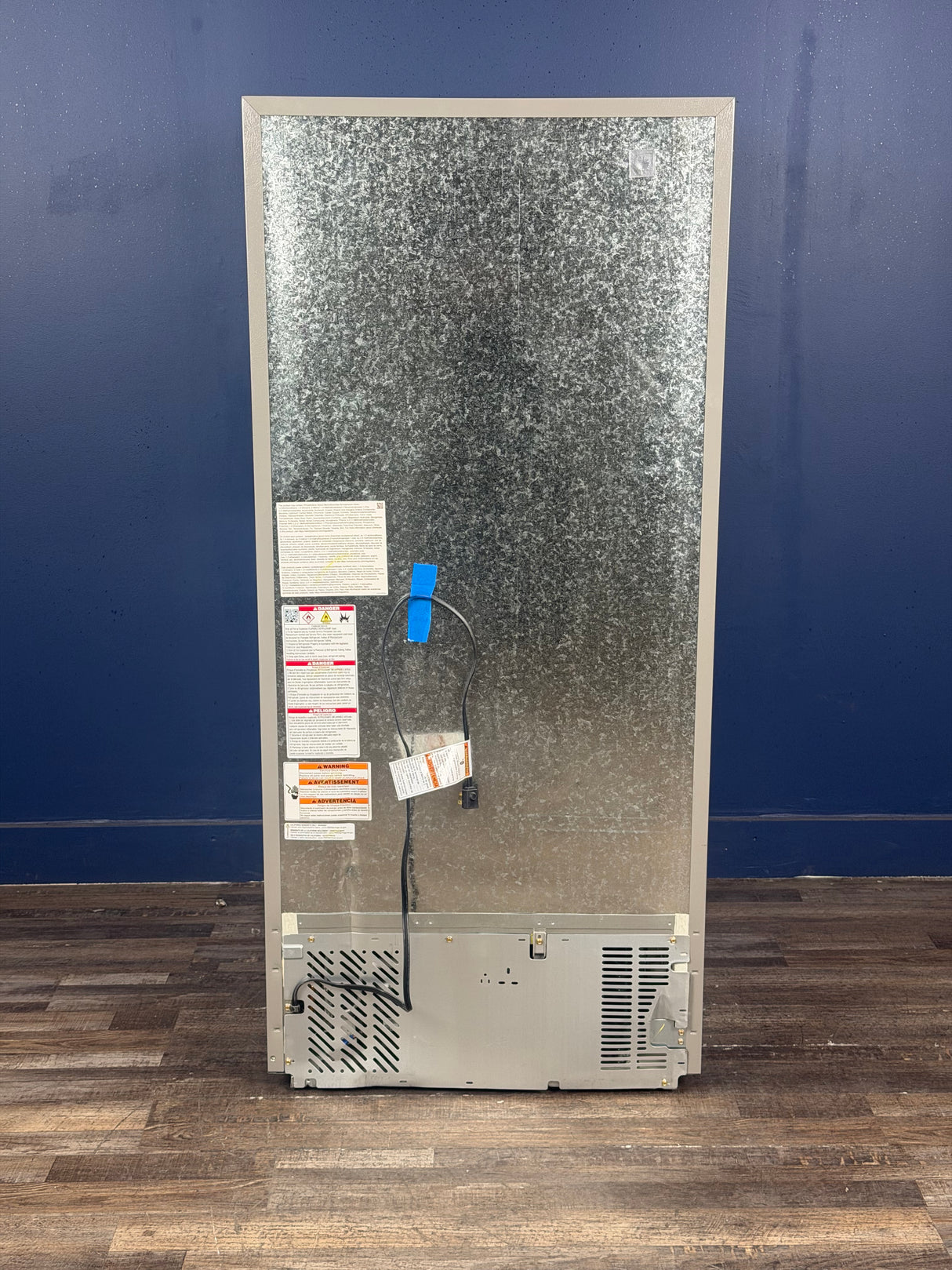 Whirlpool - 29.5 in. 19.3 cu.ft. Standard Depth Top Freezer Refrigerator in Print Resistant Stainless with Total Coverage Cooling