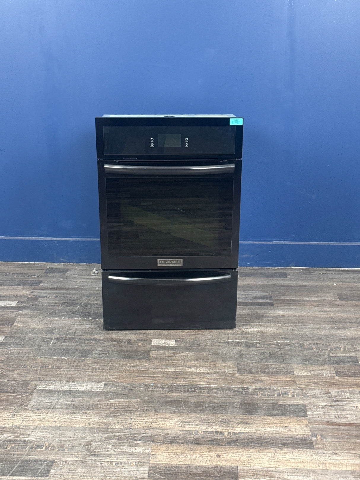 Frigidaire - Gallery 24 in. Single Gas Built-In Wall Oven with Air Fry Self-Cleaning in Black