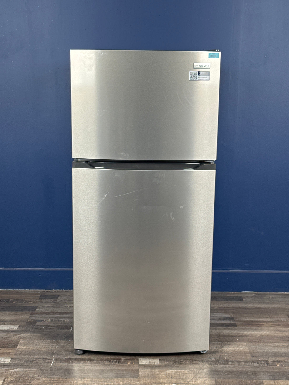 Frigidaire - 27.6 in. 14 cu. ft. Top Freezer Refrigerator in Fingerprint-Resistant Stainless Look, ENERGY STAR