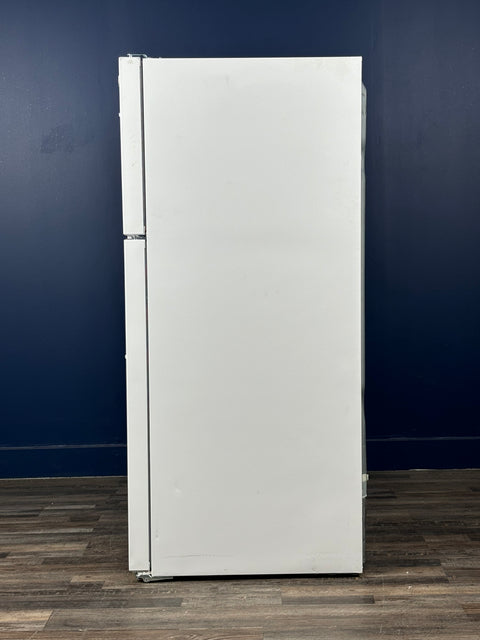 Frigidaire - 30 in. 20 cu. ft. Garage Ready Freestanding Top Freezer Refrigerator in White, ENERGY STAR