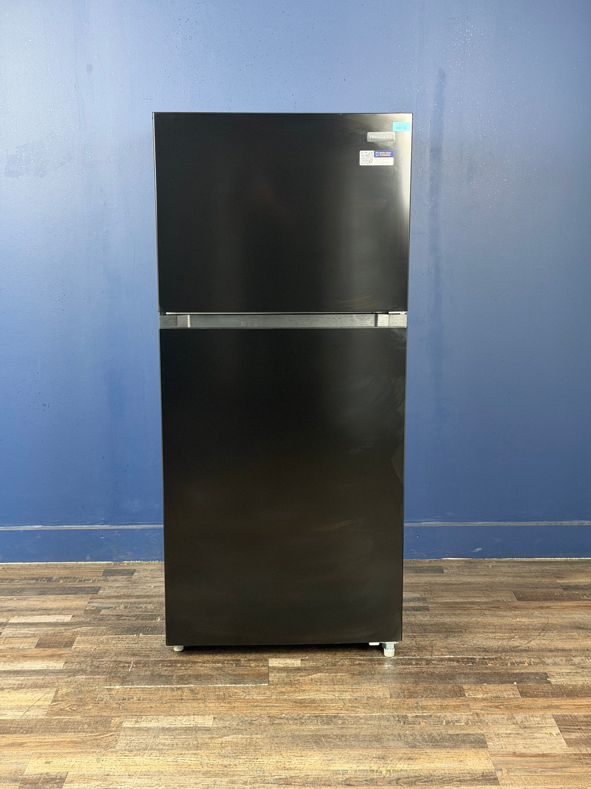 Frigidaire - 29.7 in 19 cu. ft. Standard Depth Garage Ready Top Freezer Refrigerator in Black w/ Humidity-Controlled Crisper Drawers