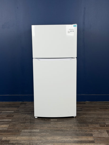 Frigidaire - 27.6 in. 14 cu. ft. Top Freezer Refrigerator in White, ENERGY STAR