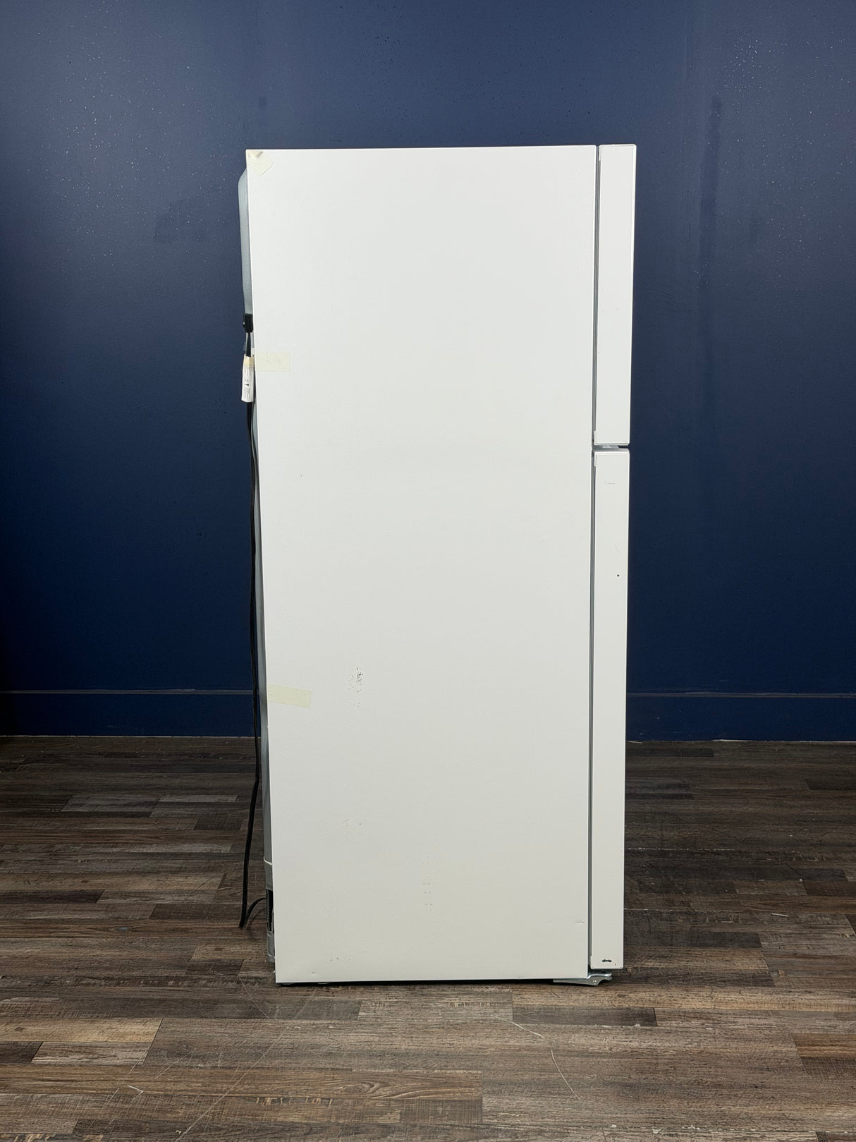 Frigidaire - 30 in. 18.3 cu. ft. Top Freezer Refrigerator, Garage Ready