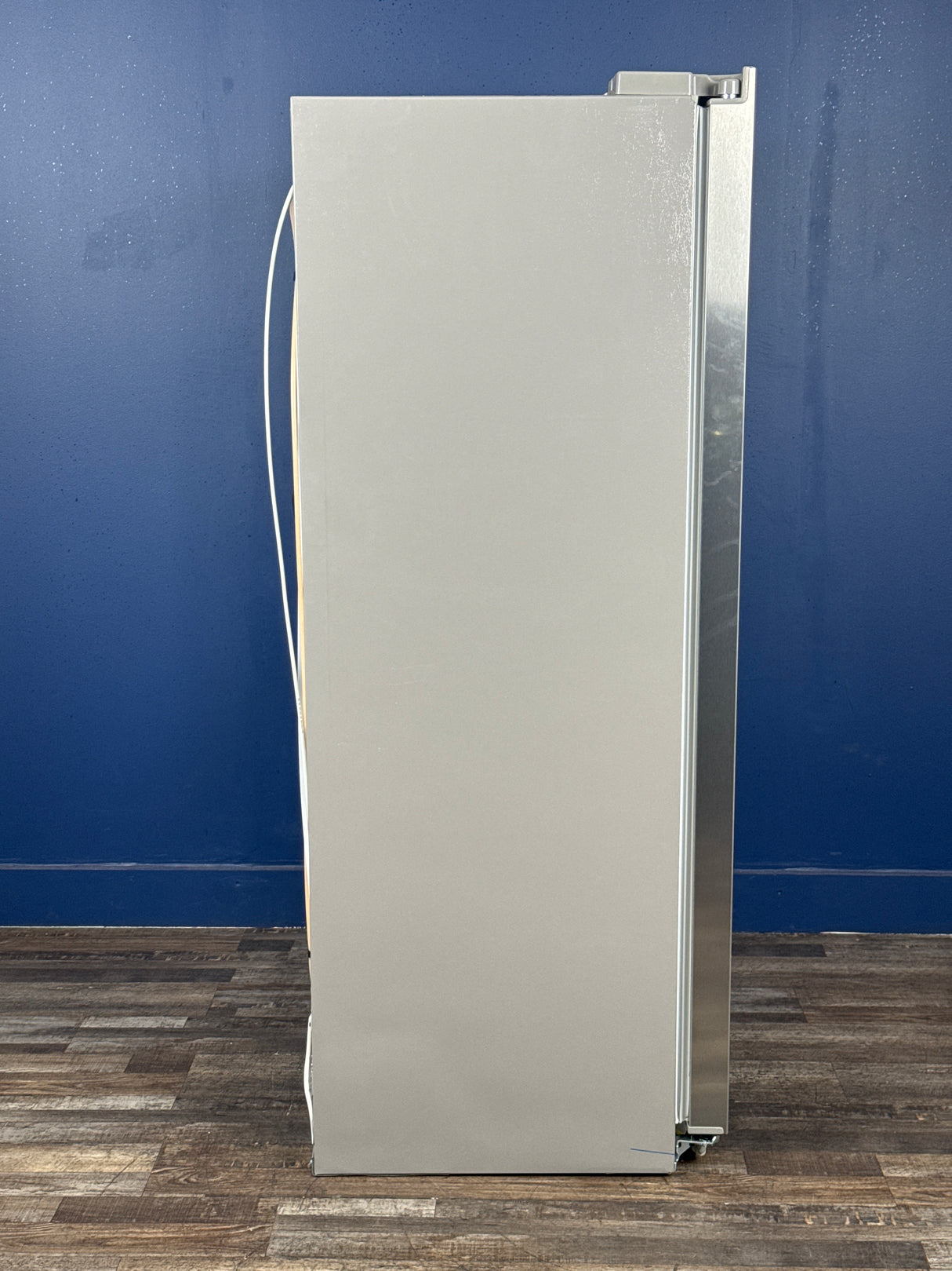 Frigidaire - 22.3 cu ft Counter-Depth 36-in Wide Side-by-Side Refrigerator with Ice Maker ,Water and Ice Dispenser